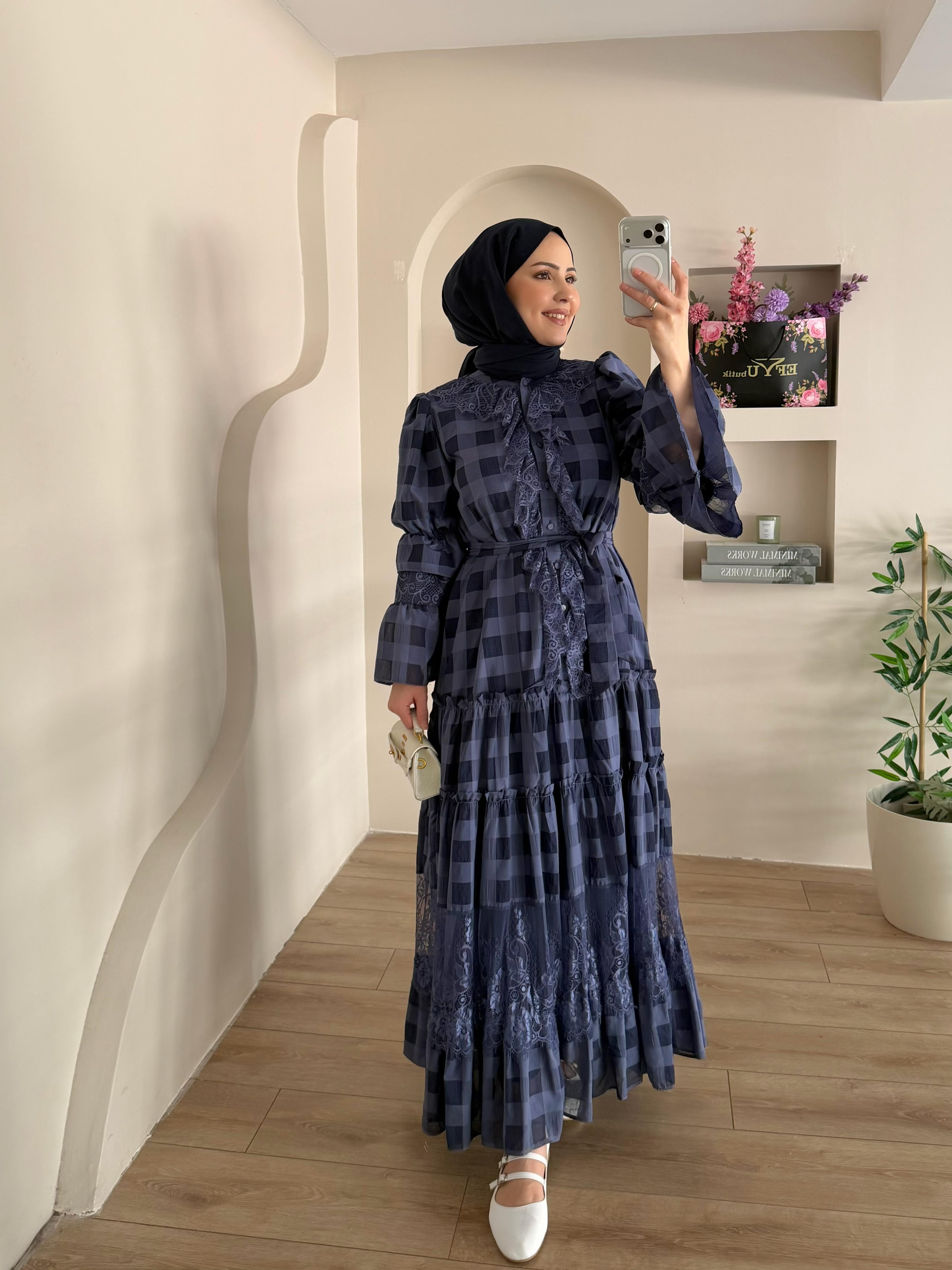 Dantel Detaylı Fırfırlı Elbise 