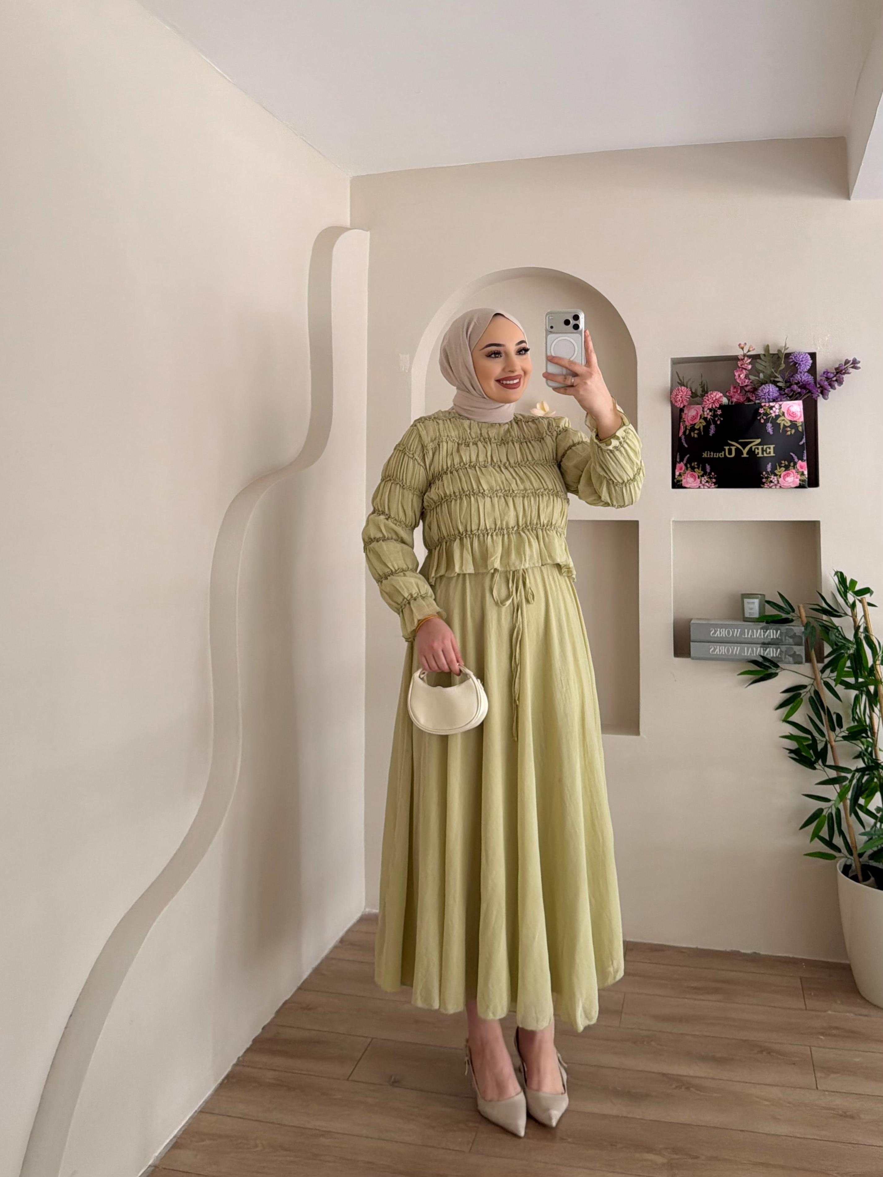 Diane Büzgü Detaylı Etekli Takım