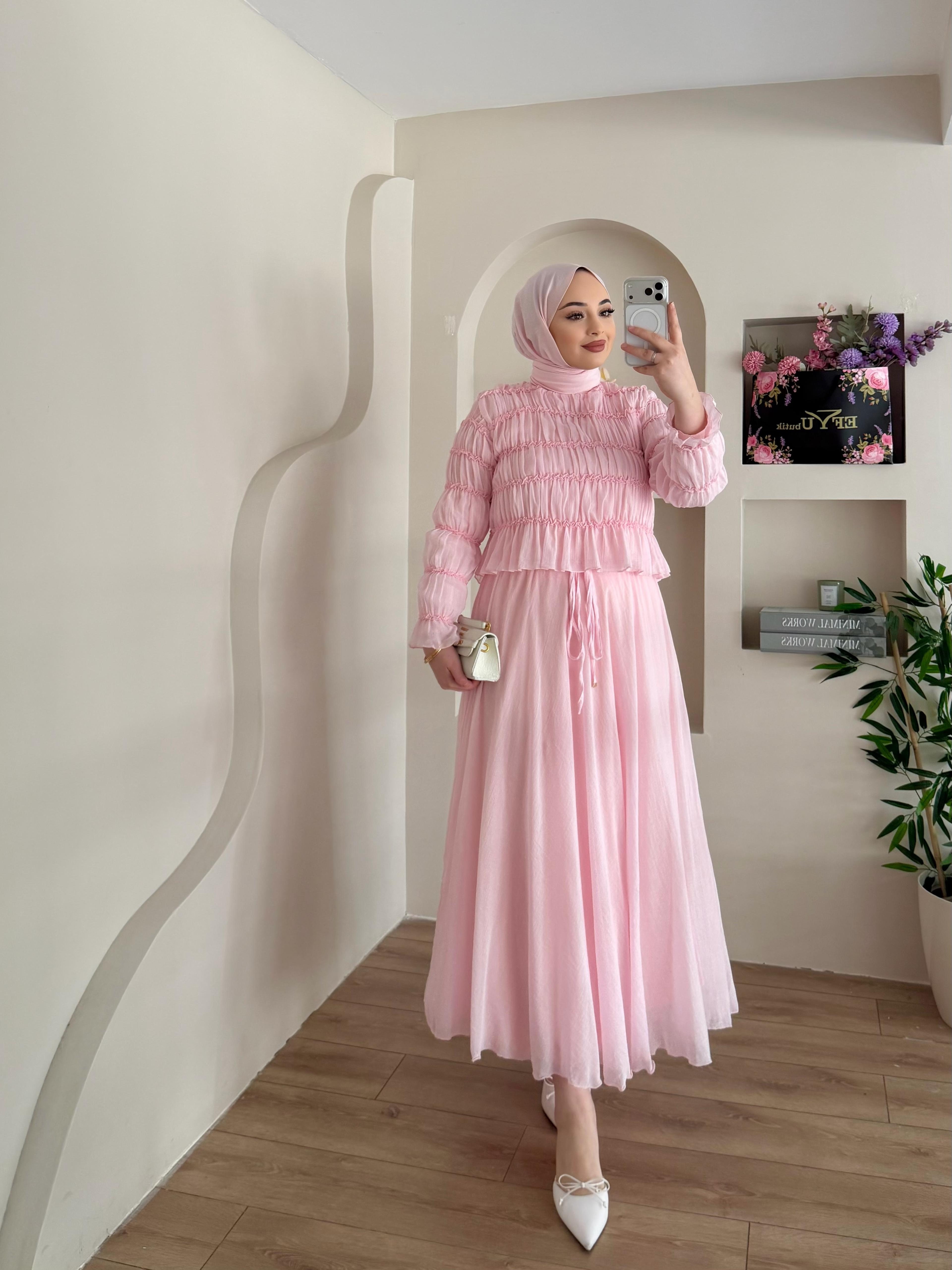 Diane Büzgü Detaylı Etekli Takım