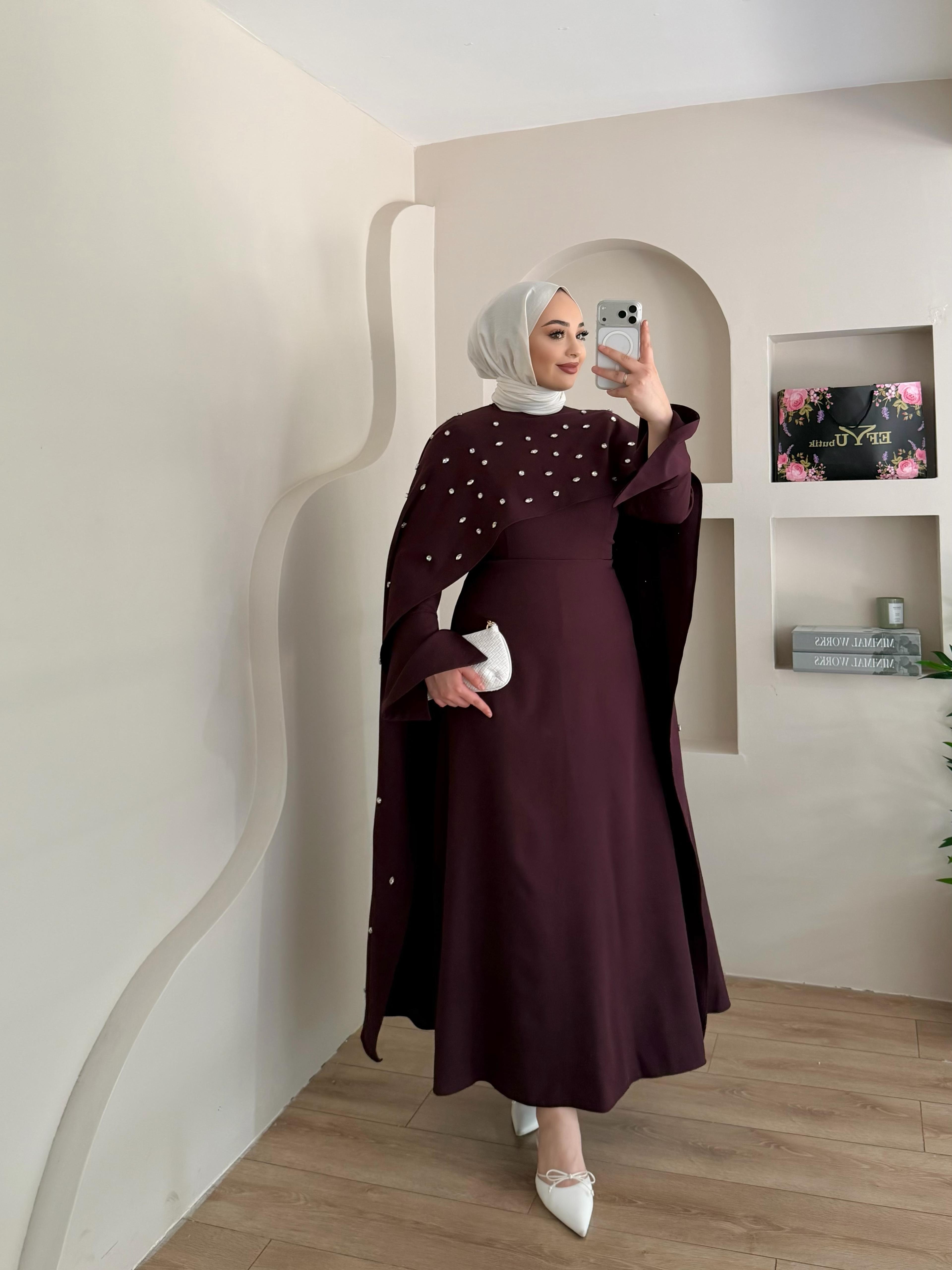 Elara Pelerin Detay Taşlı Elbise