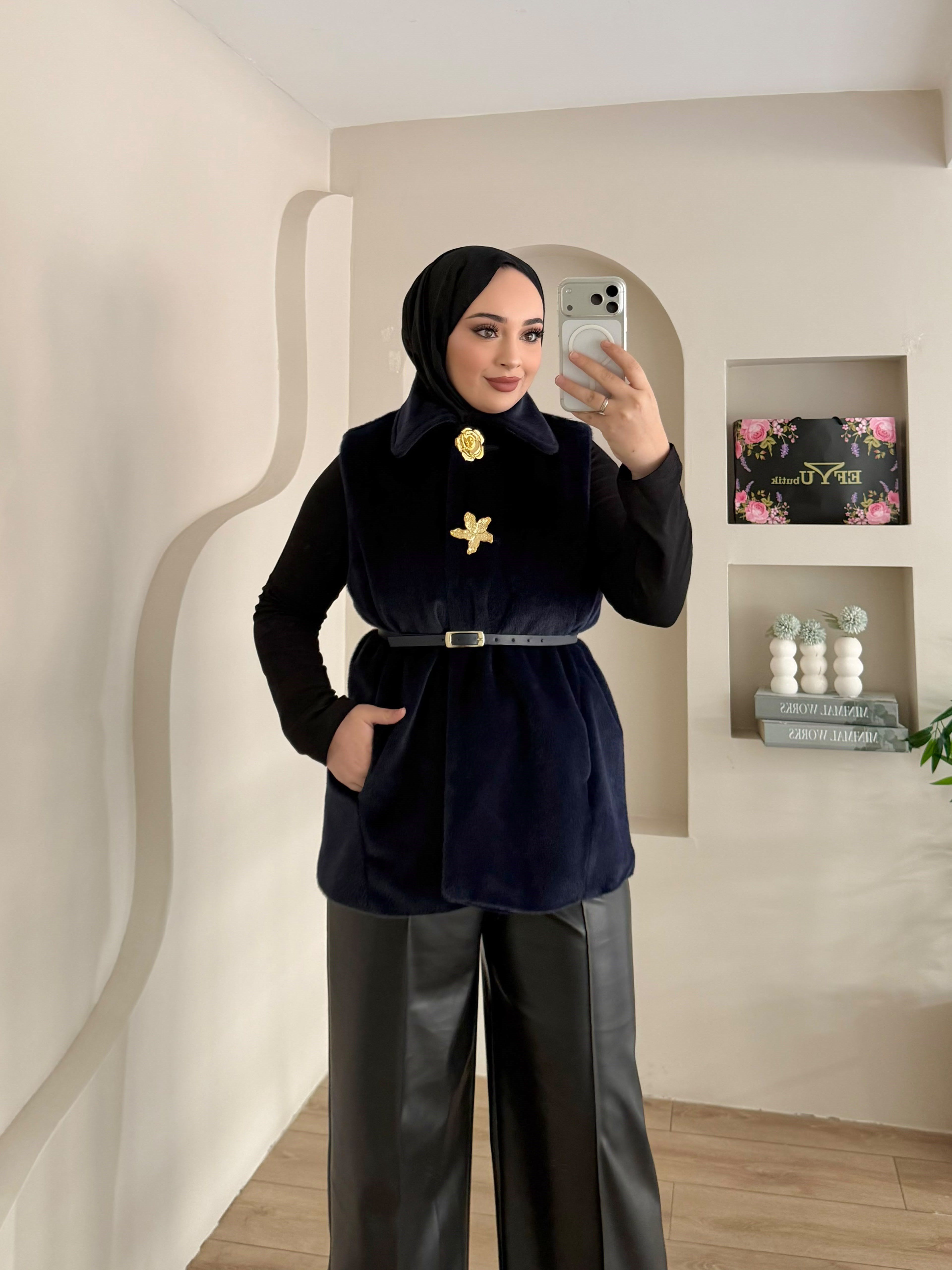 Leila Kemerli Yelek