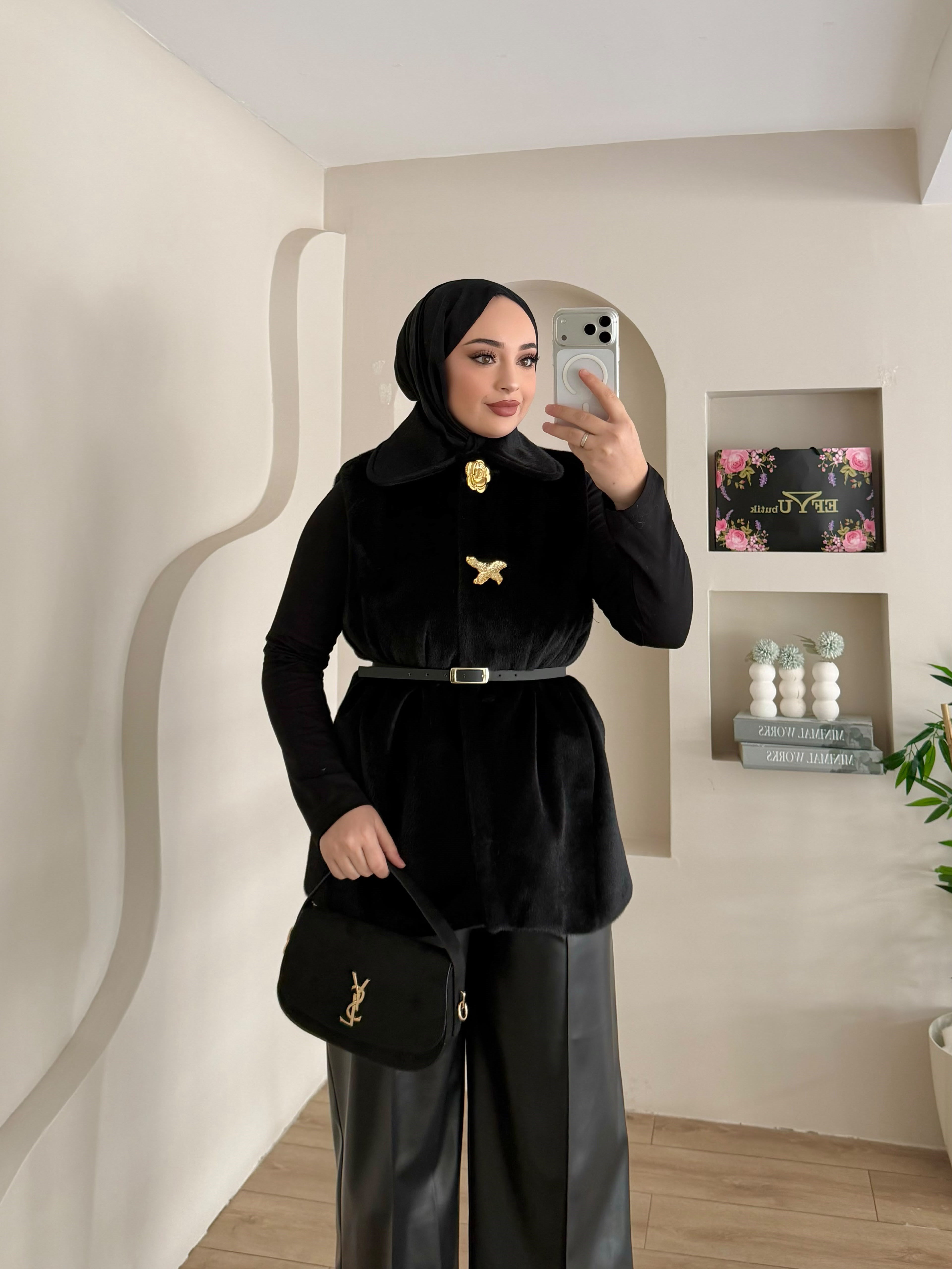 Leila Kemerli Yelek