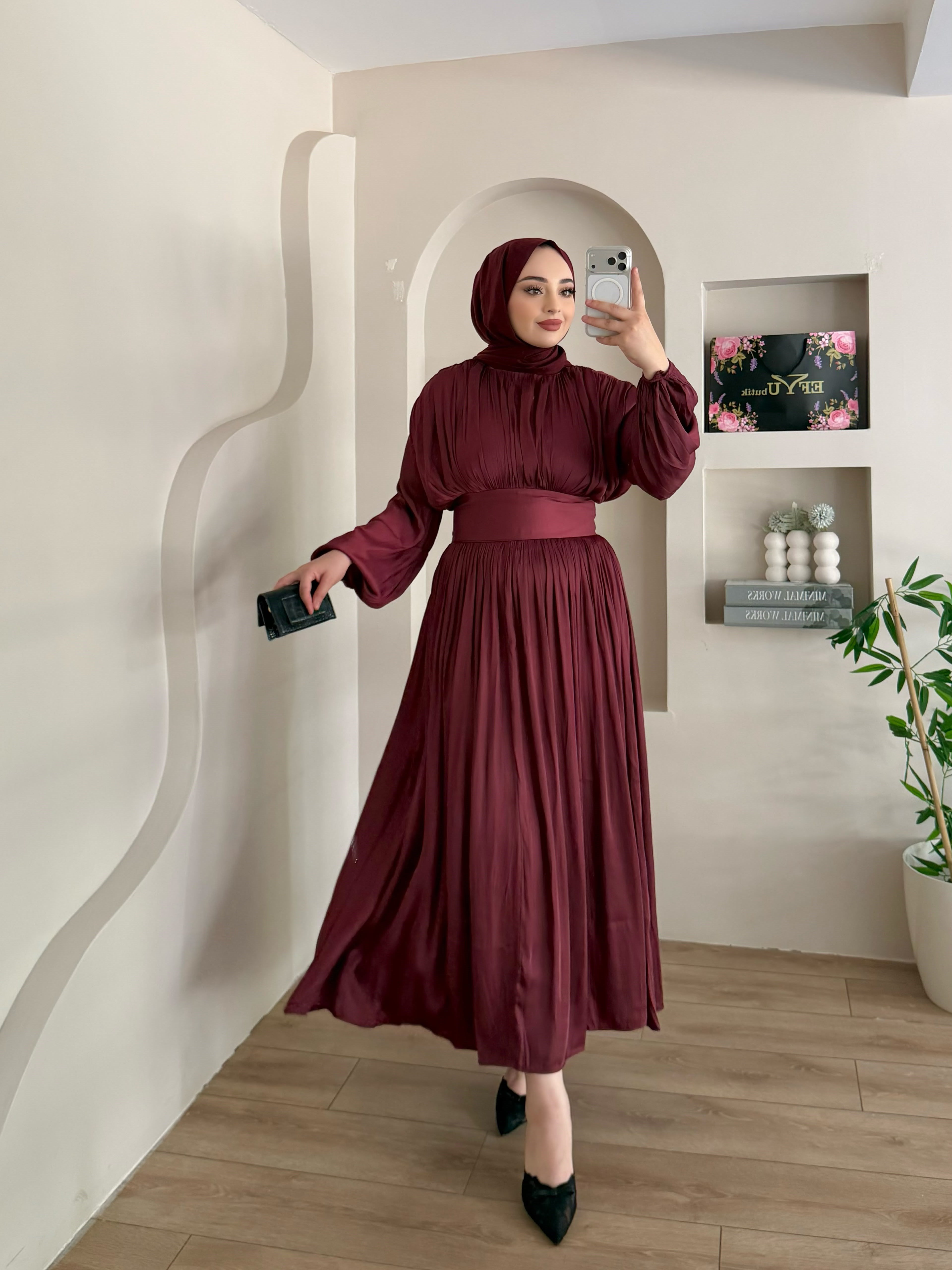 Leyuze Saten Etekli Takım 