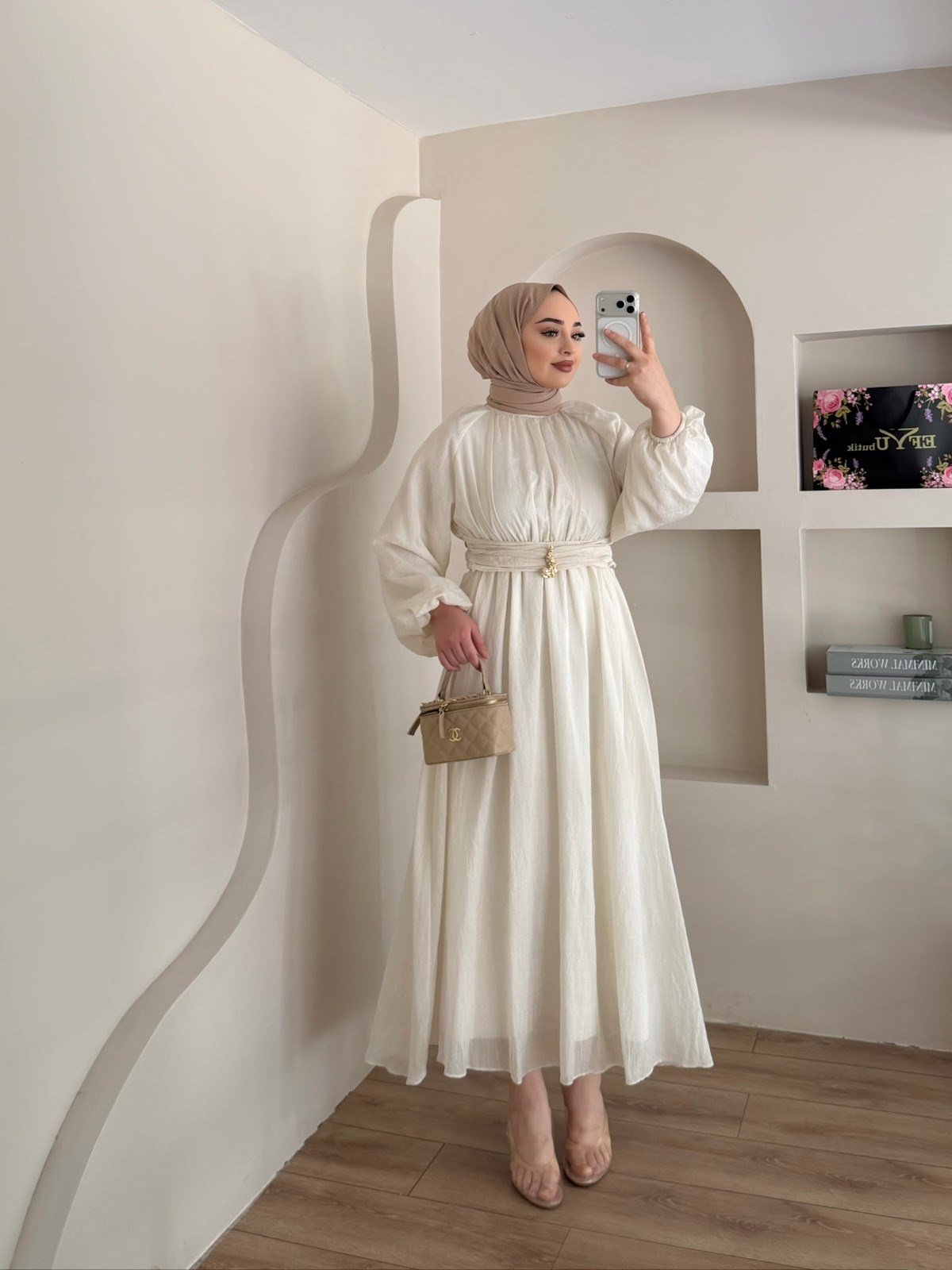 Mariam Broş Detaylı Elbise 