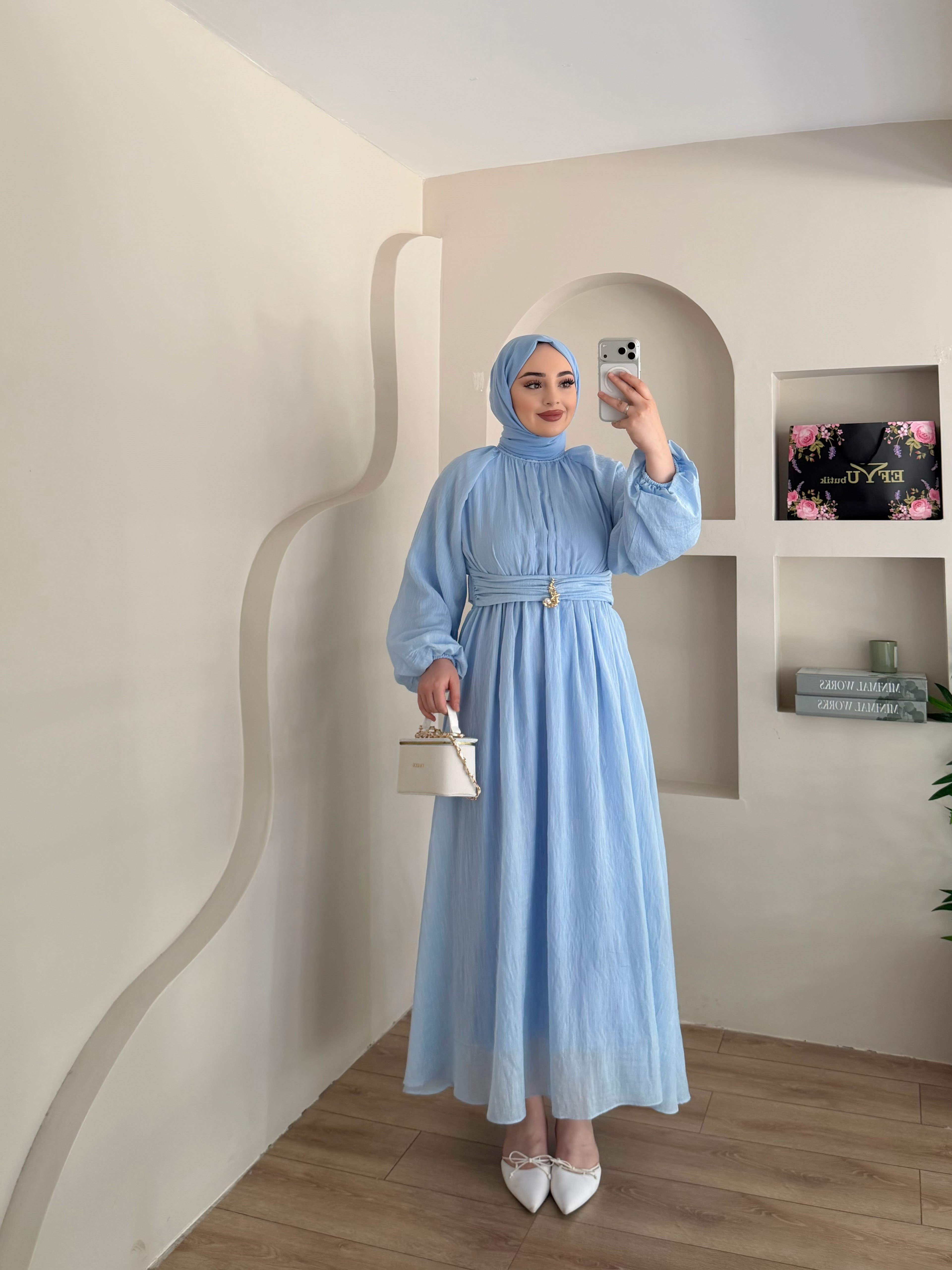 Mariam Broş Detaylı Elbise 