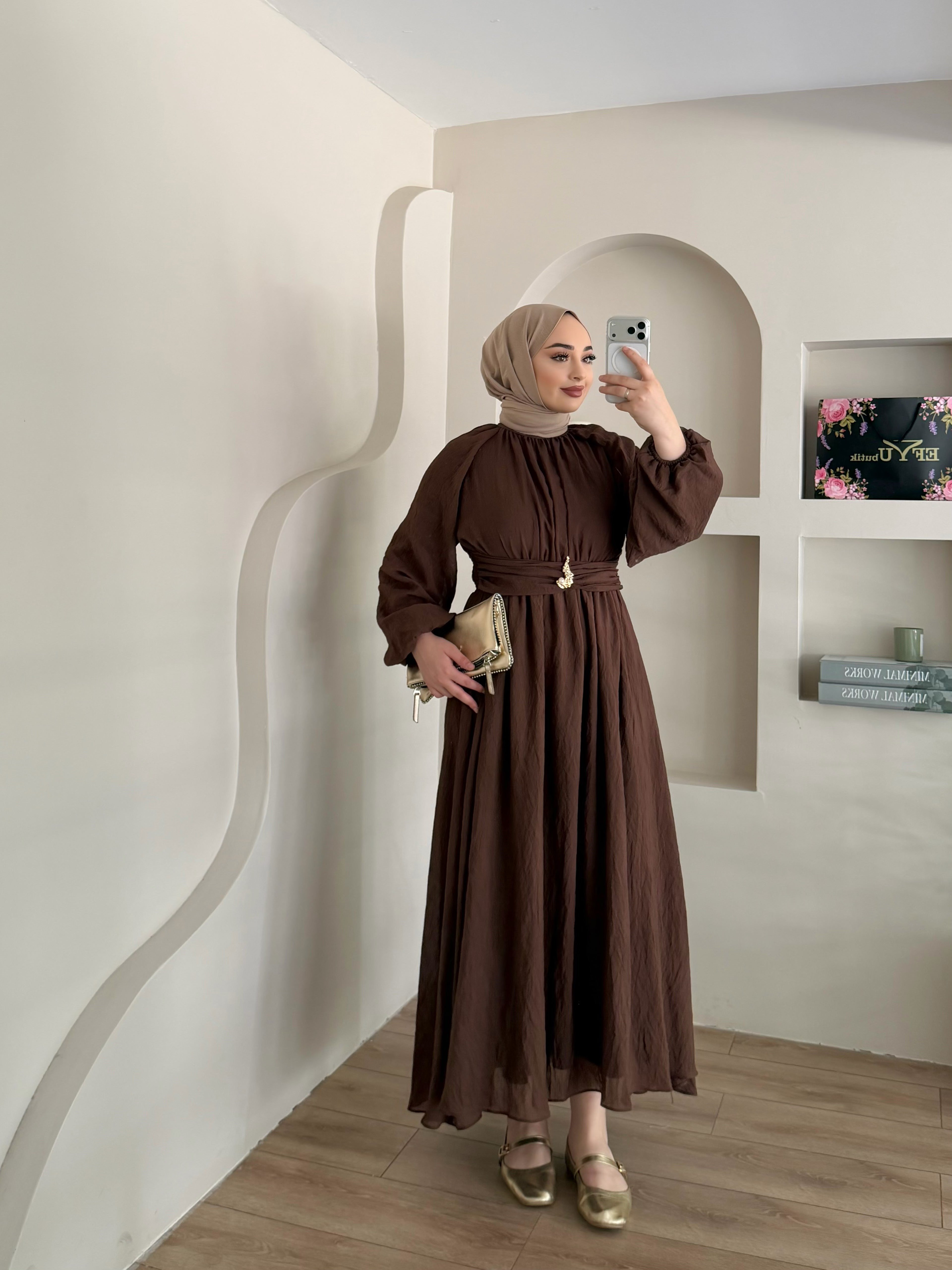 Mariam Broş Detaylı Elbise 