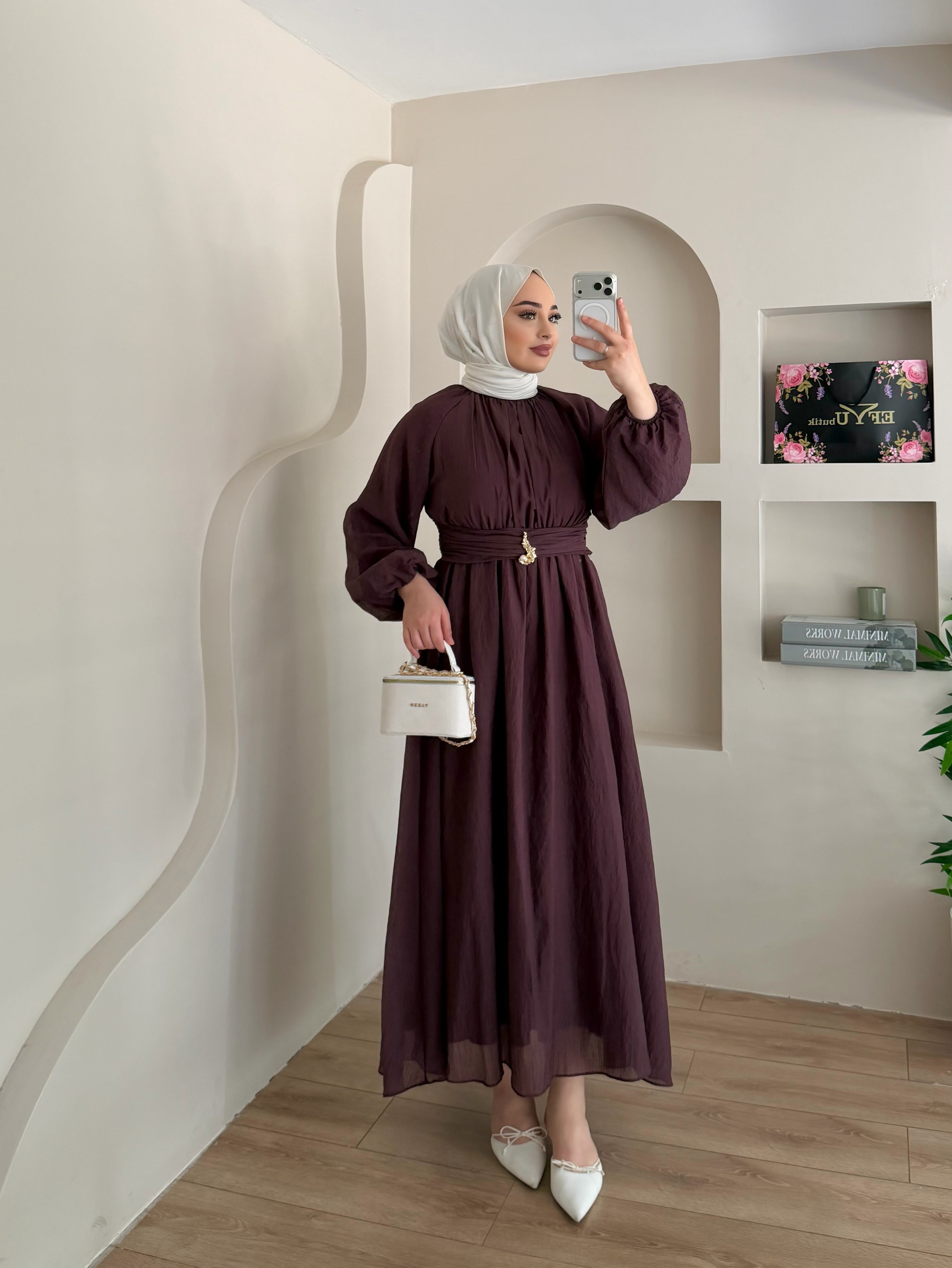 Mariam Broş Detaylı Elbise 