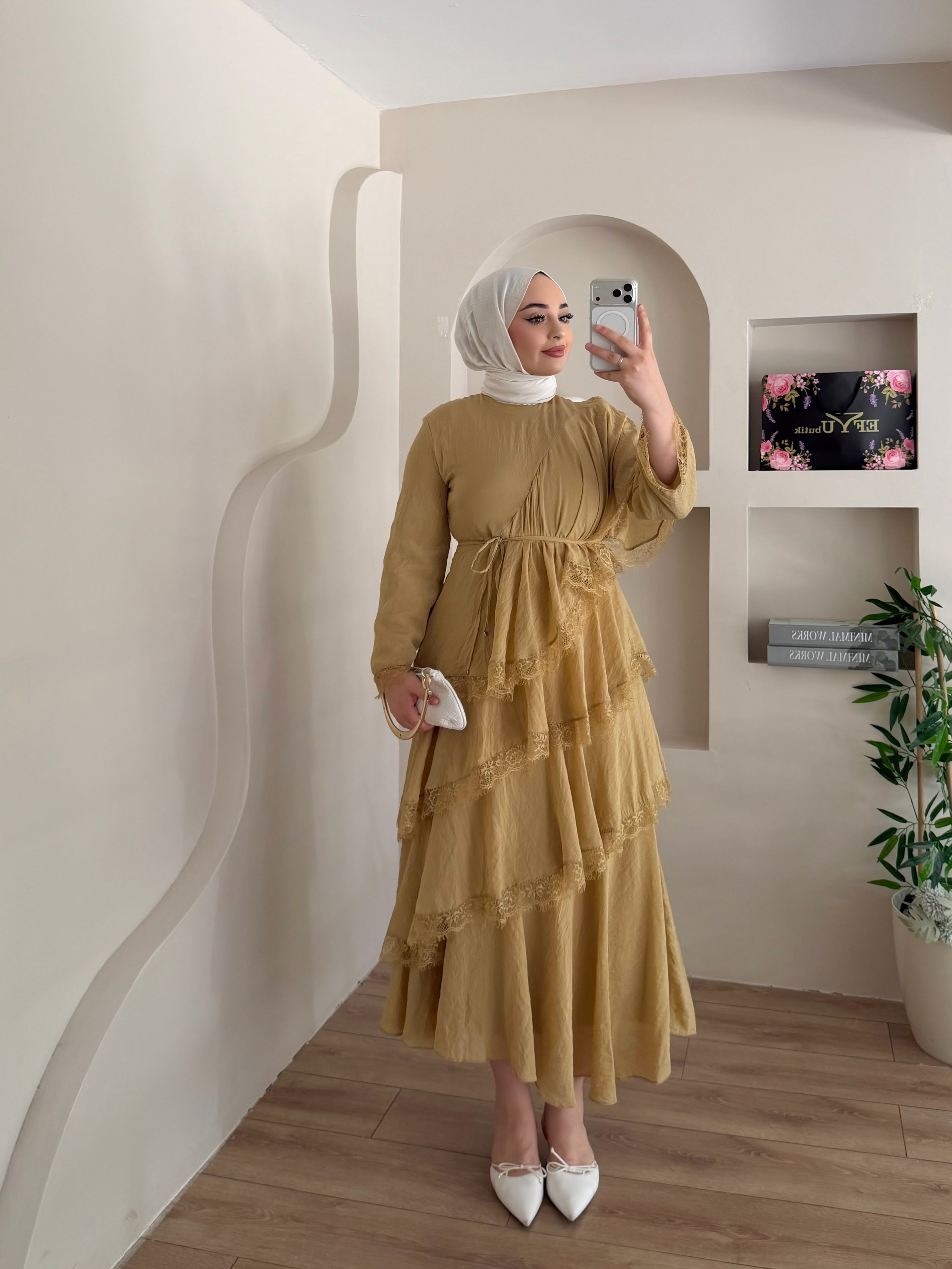 Nihle Katmanlı Elbise