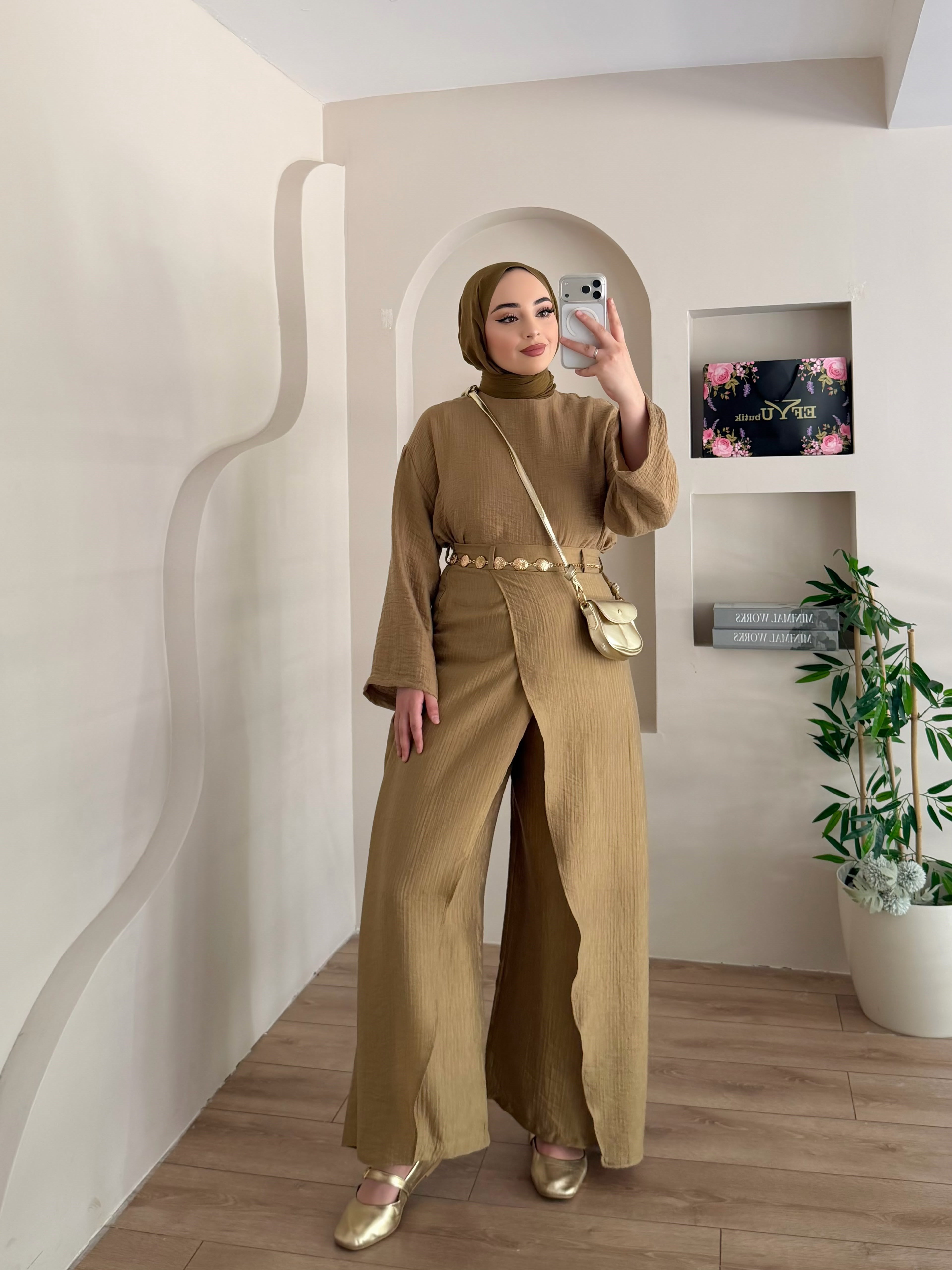 Nuria Gold Kemerli Takım