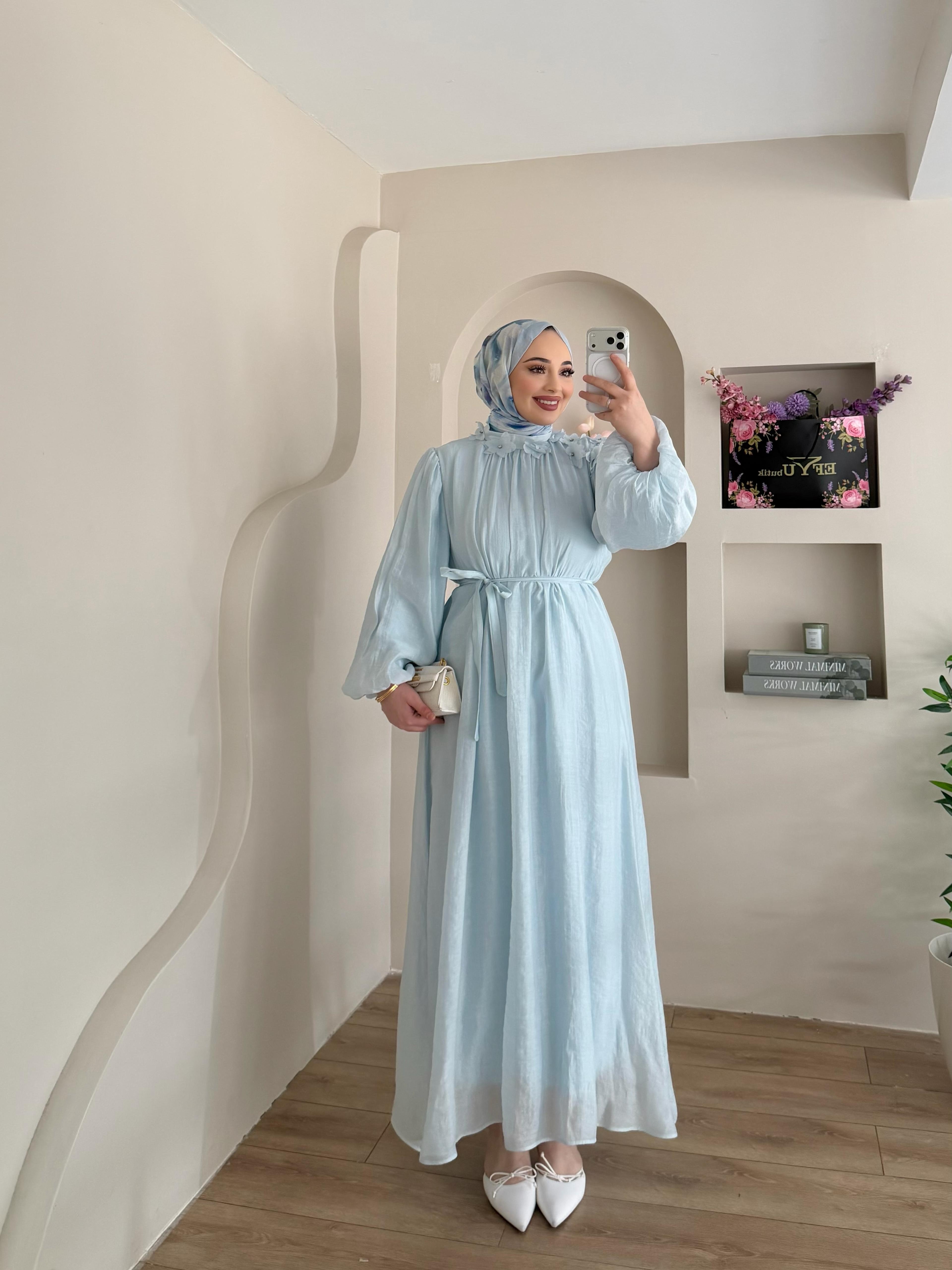 Omuz Çiçek Detaylı Elbise