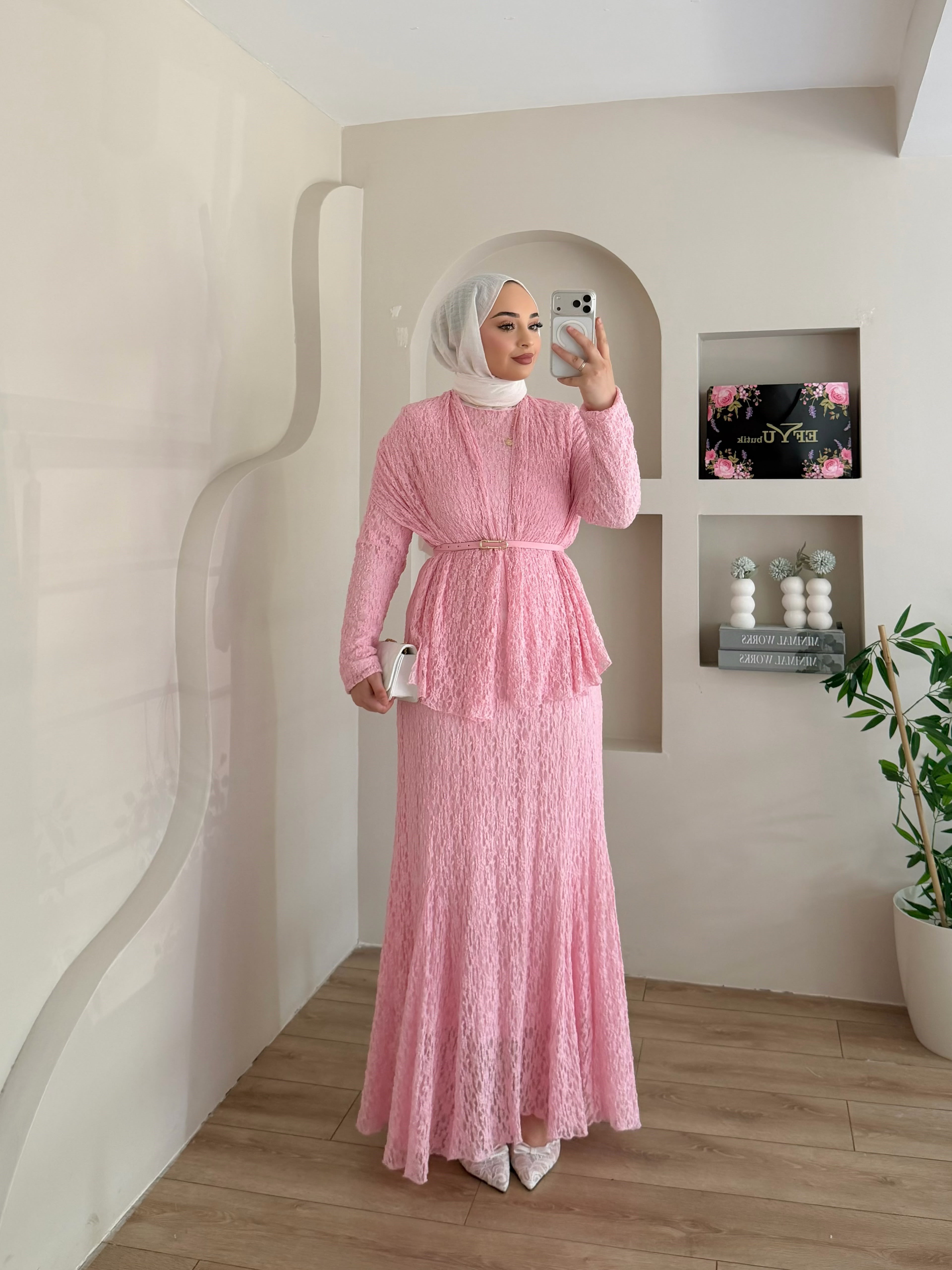 Şal Aksesuarlı Dantel Elbise