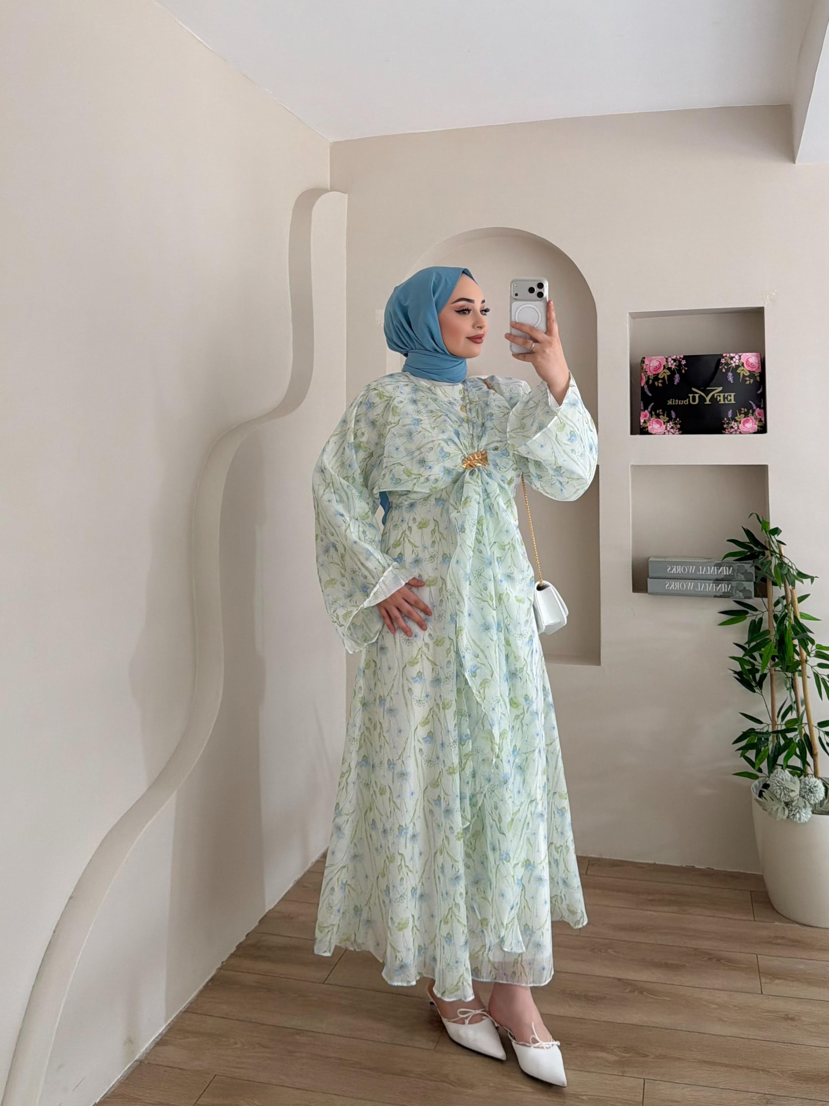 Salda Pelerinli Tokalı Elbise