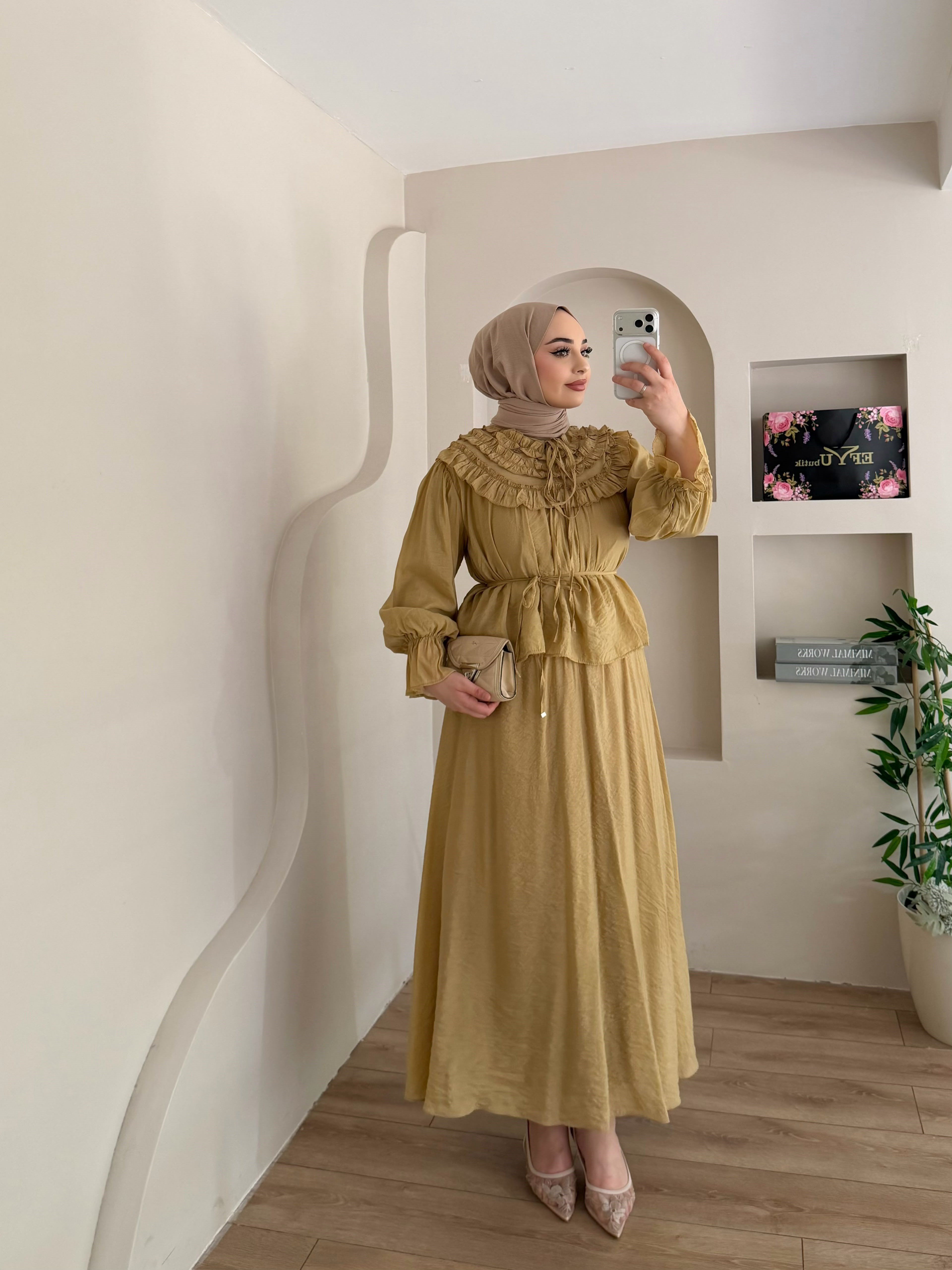 Slayn Yaka Detaylı Etekli Takım