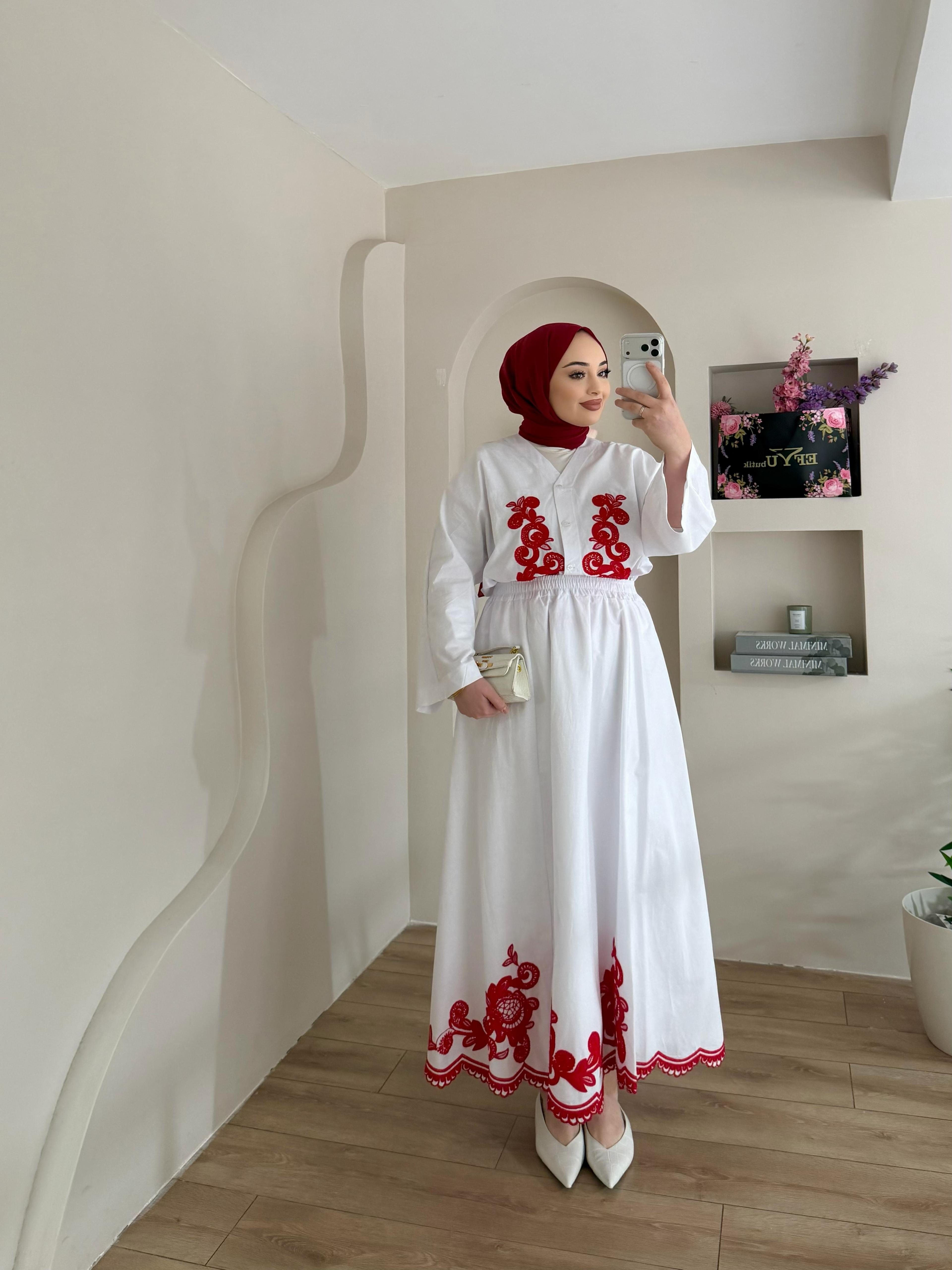 Viyona Nakış Detaylı Etekli Takım 