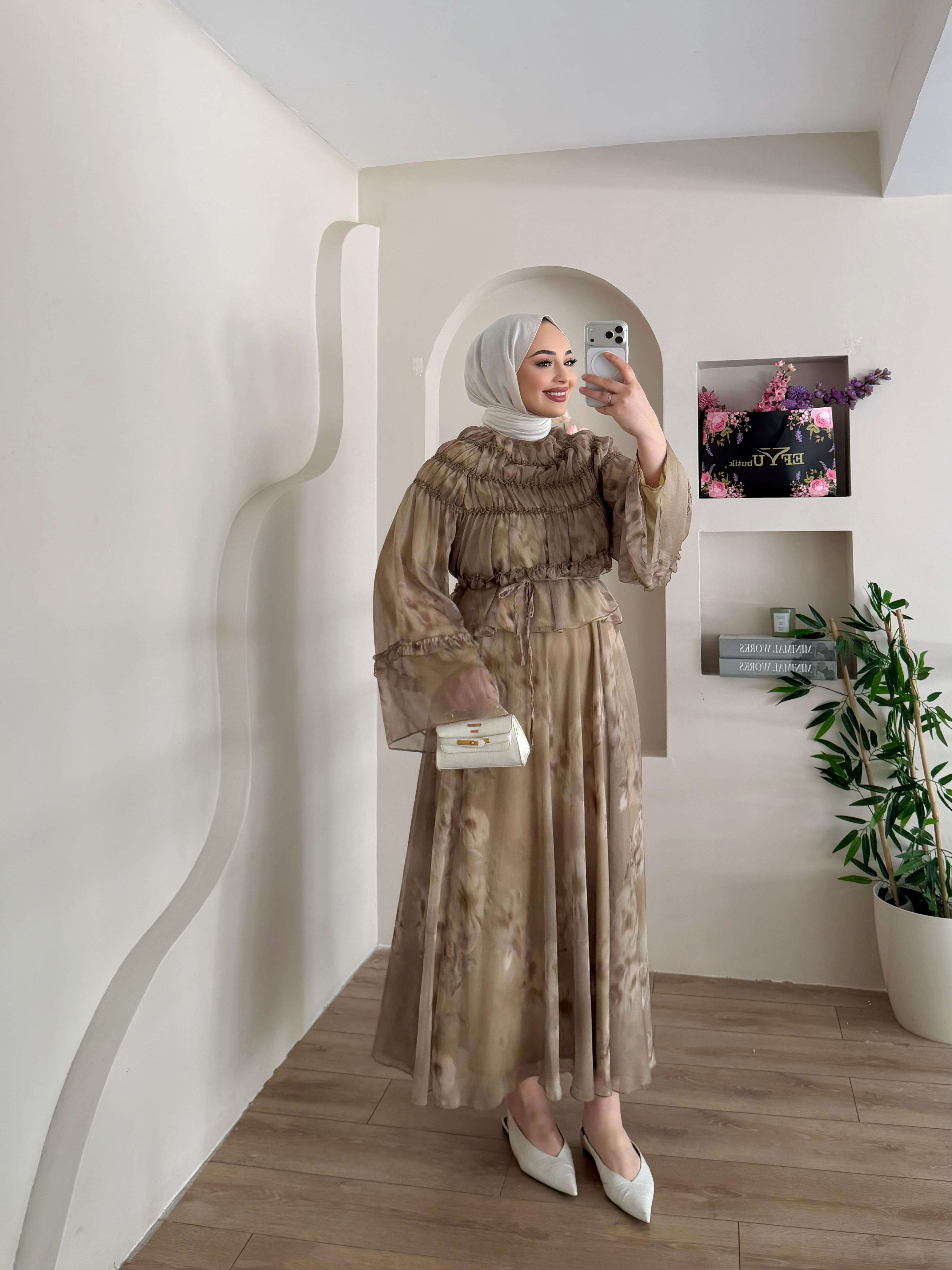 Wendy Büzgü Detay Etekli Takım