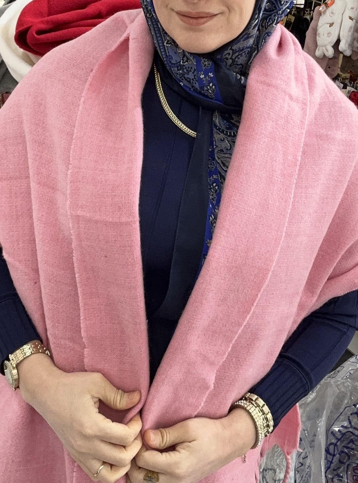 PUFFY YUMUŞAK PÜSKÜLLÜ OMUZ ŞALI