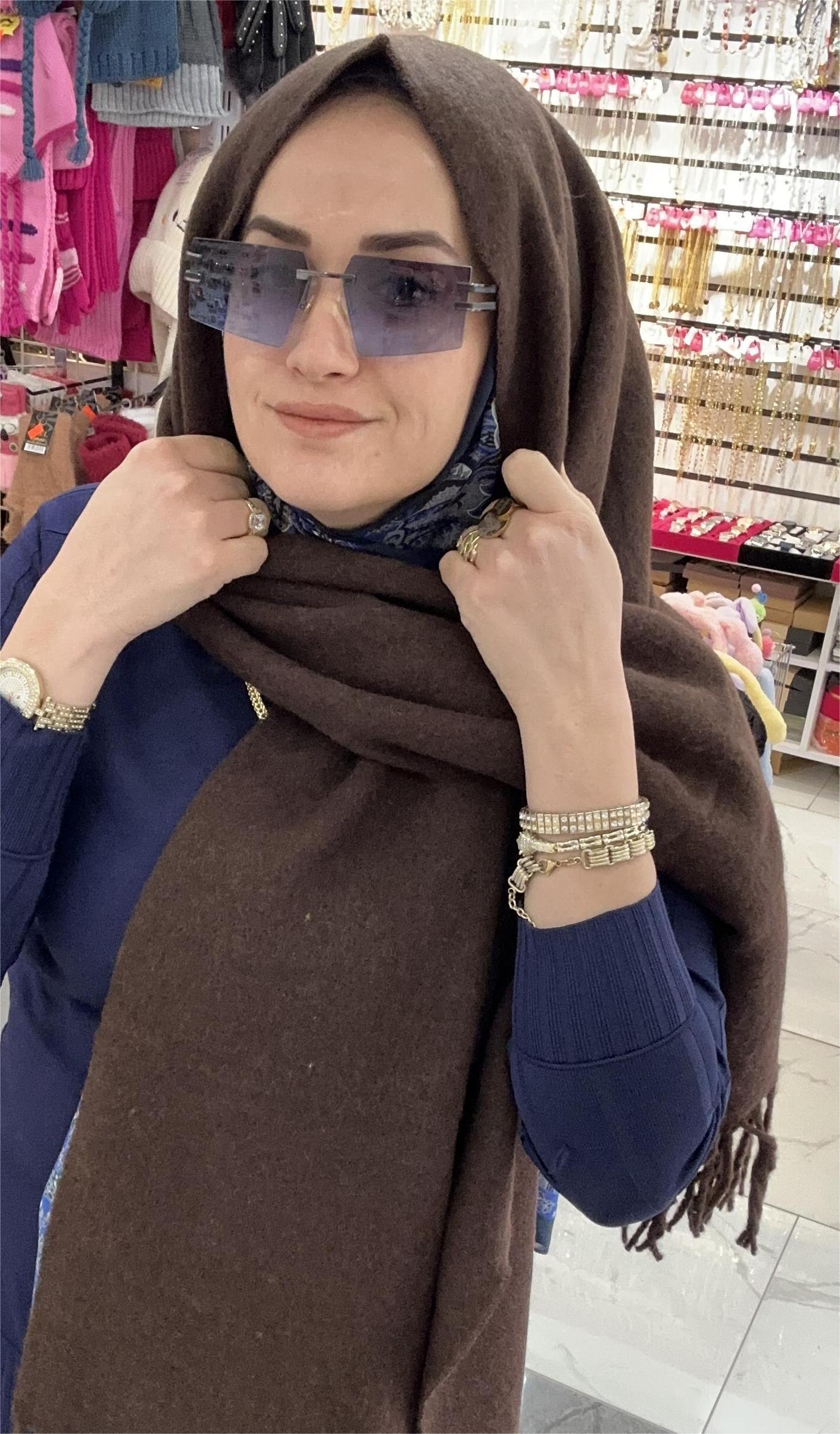 PUFFY YUMUŞAK PÜSKÜLLÜ OMUZ ŞALI