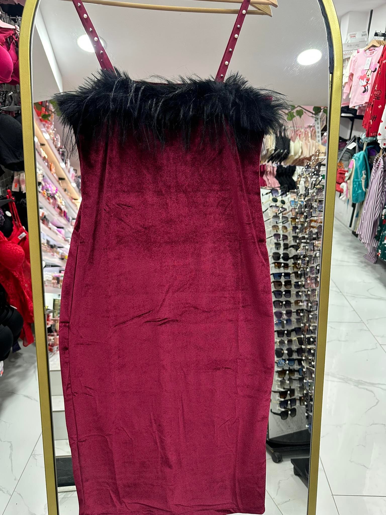 TÜYLÜ BORDO ELBİSE