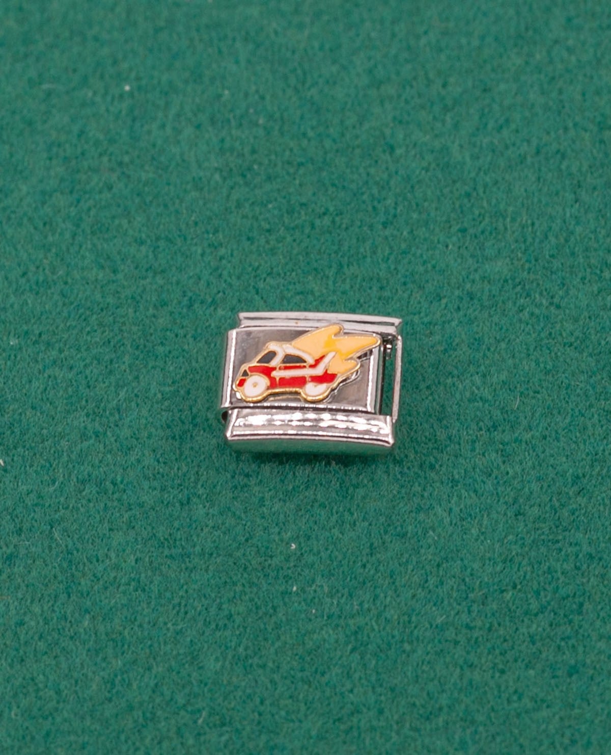 Araba Figürlü Charm