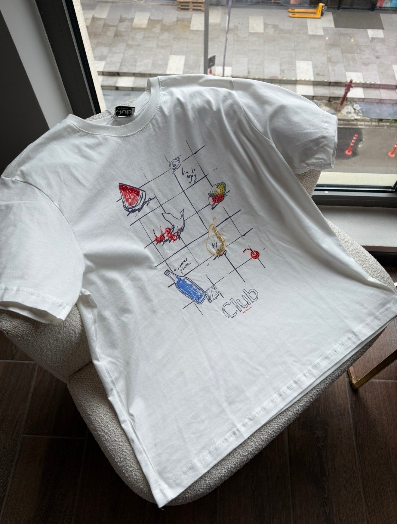 Taşlı ve Baskılı T-shirt