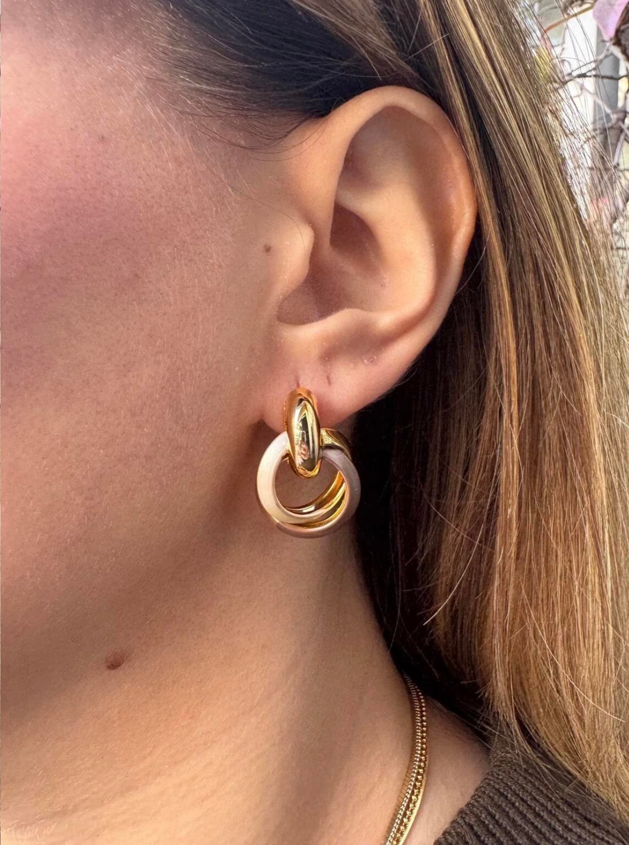 14K Gold Renk Çelik Çok Halkalı Modern Küpe – Şık & Zamansız Tasarım (25 mm)