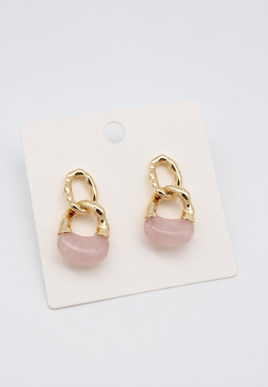 Pembe Taşlı Gold Zincir Detaylı Küpe 