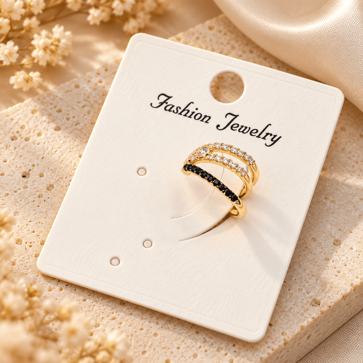 Siyah Taş Detaylı Gold Earcuff