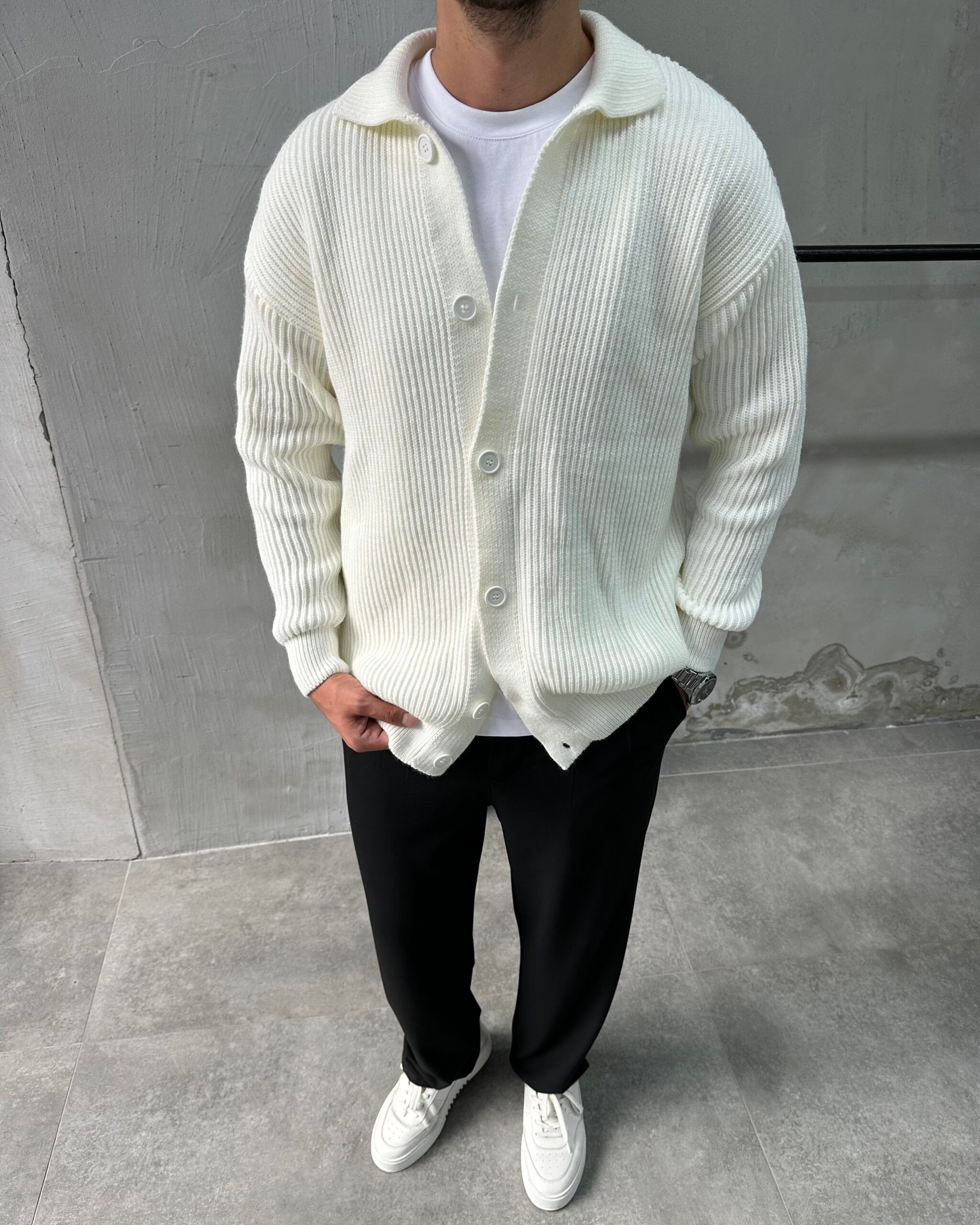 Düğmeli Ekru Örme Hırka