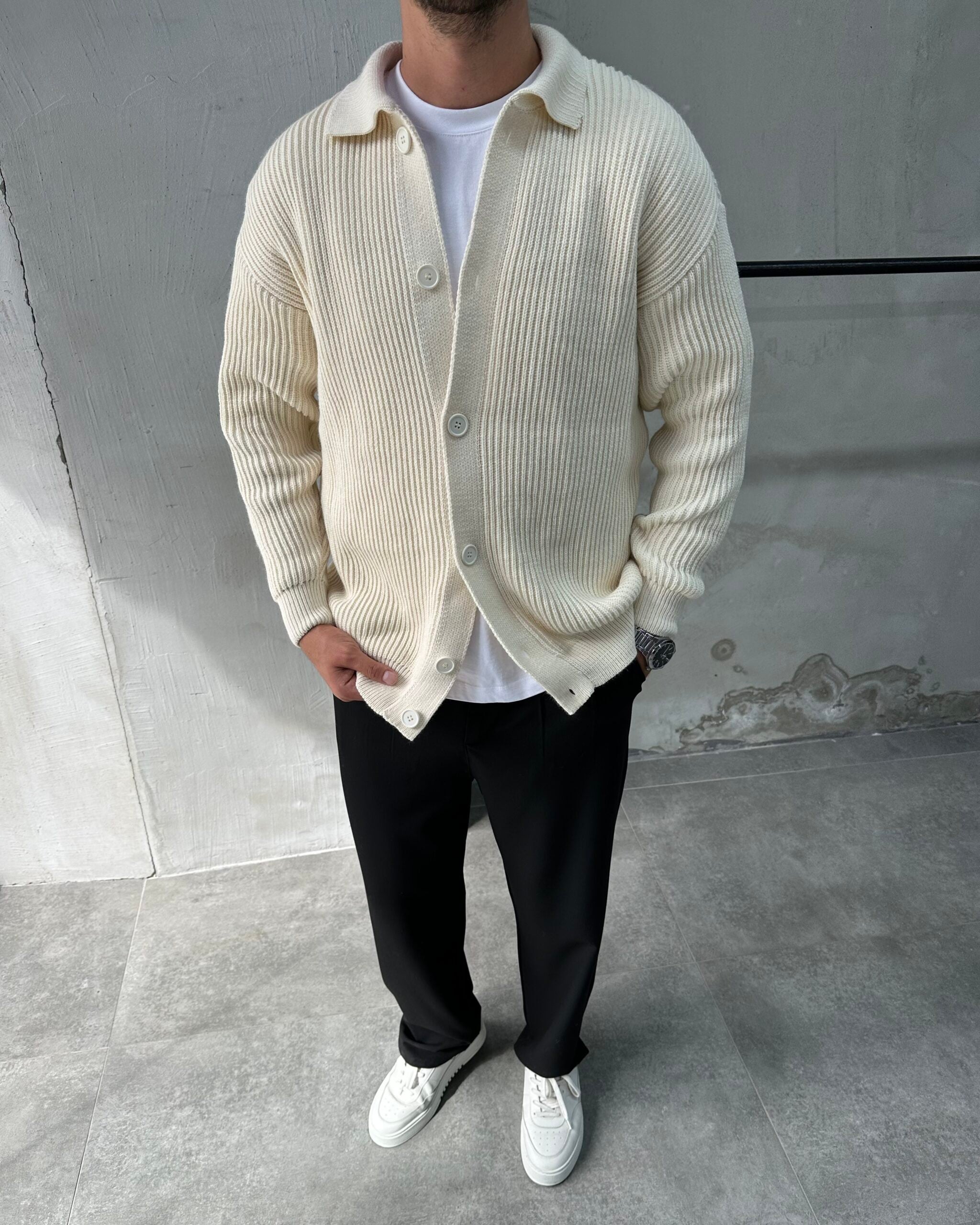 Düğmeli Krem Örme Hırka