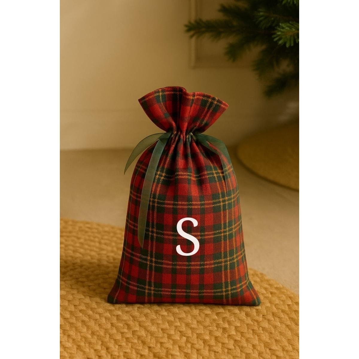Beige & Stone Yılbaşı Kişiselleştirilmiş Harfe Özel Yeni Yıl Ekose Desenli Küçük Hediye Kesesi 20x25 Cm