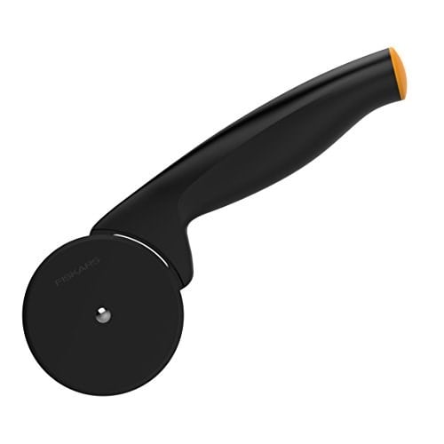 Fiskars pizza kesicisi ile yüksek kaliteli plastik-kesim parçası kesim, 19 cm, fonksiyonel form, siyah/turuncu, 1019533