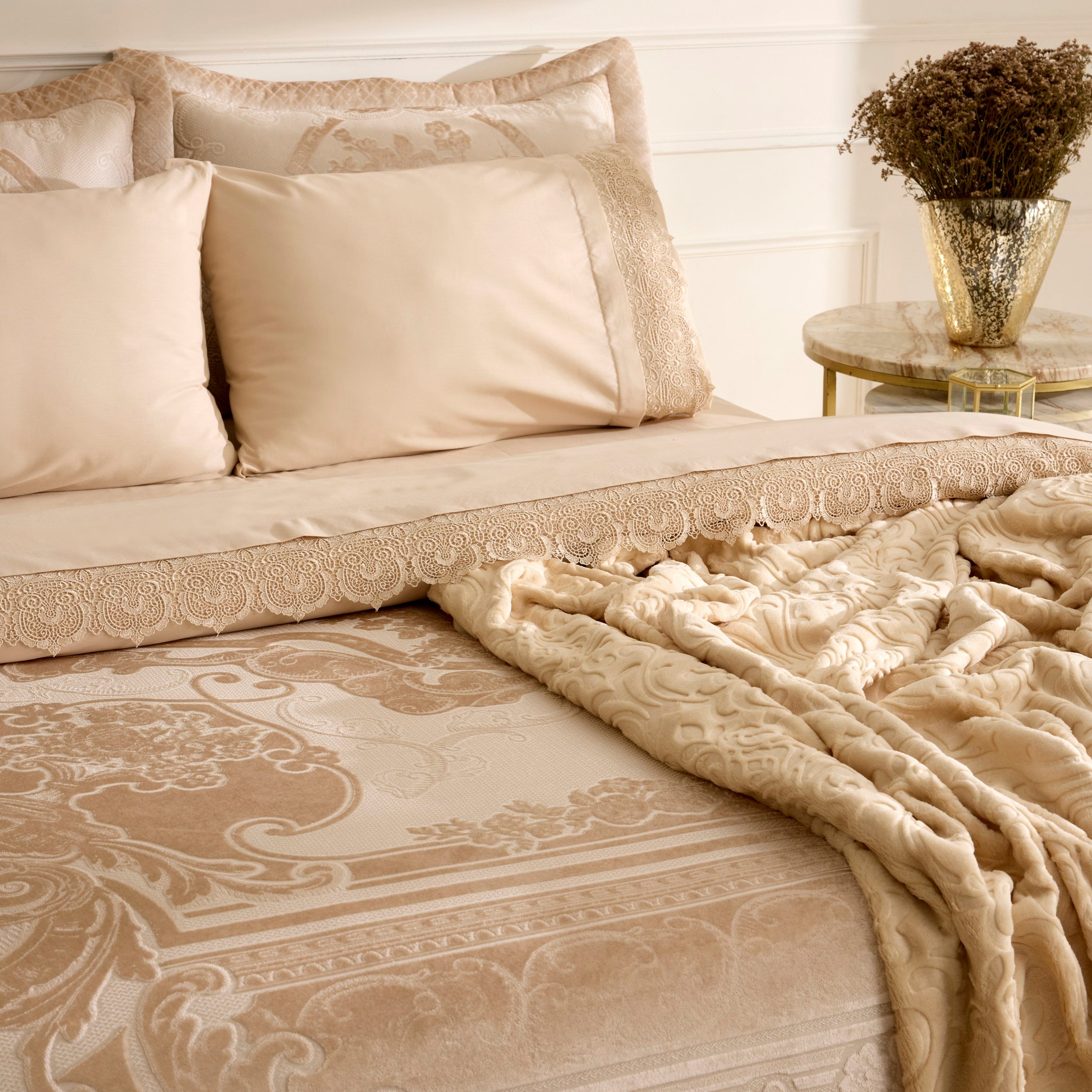 Karaca Home Valeria Queen 8 Parça Çeyiz Seti Gold