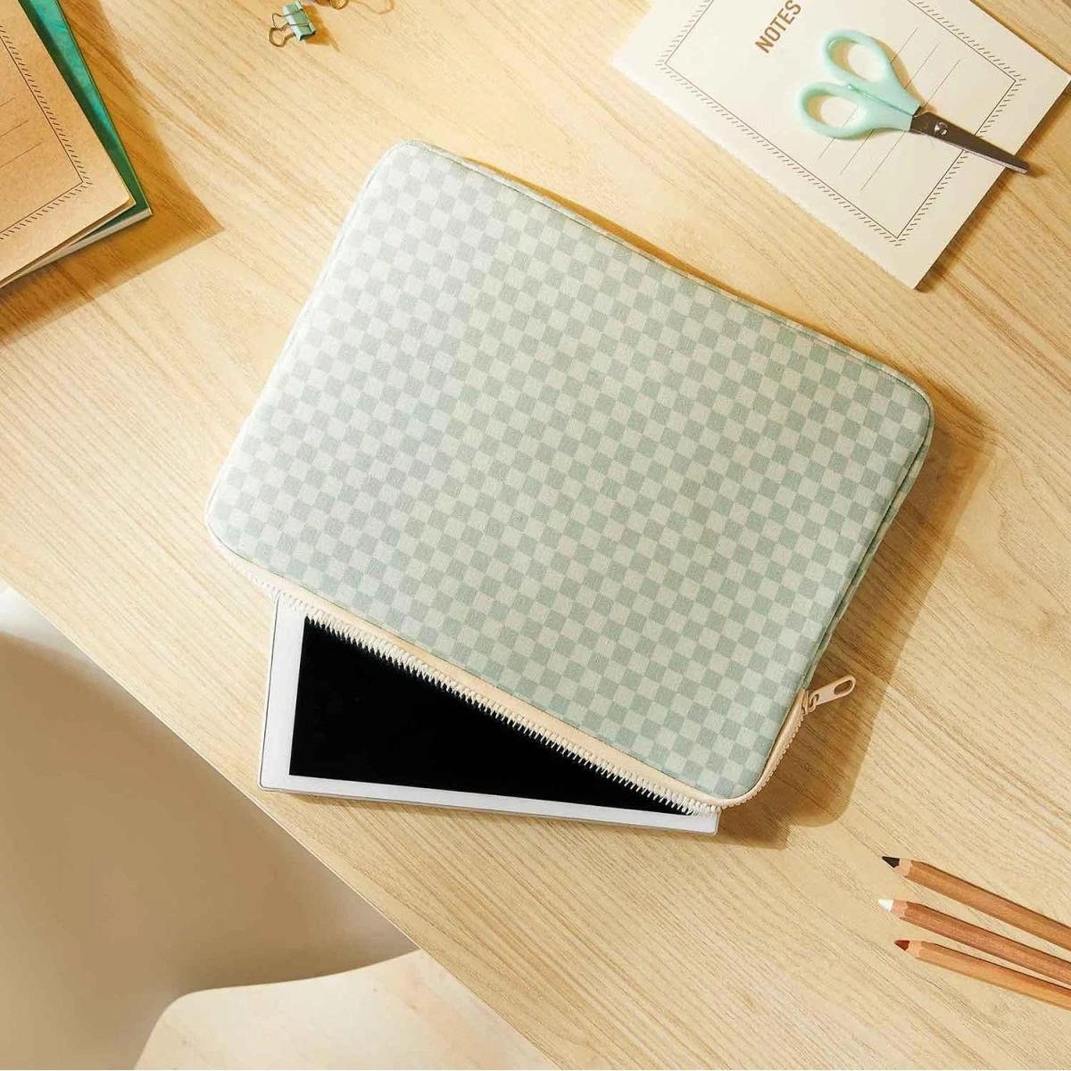 Ocean Home Textile Su İtici Leke Tutmaz Mint Dama Desen Tablet Taşıma Çantası / Kılıfı 32.5 X 24 X 2 Cm