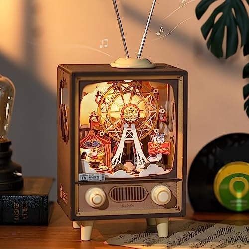 Rolife 3D Ahşap Yapbozlar Müzik Kutusu Gün Batımı Karnaval Sahne Minyatür TV Retro Model Kitleri Yetişkinler için Yapım Gece Işıkları LED Eklenti 174 adet (AMT01)