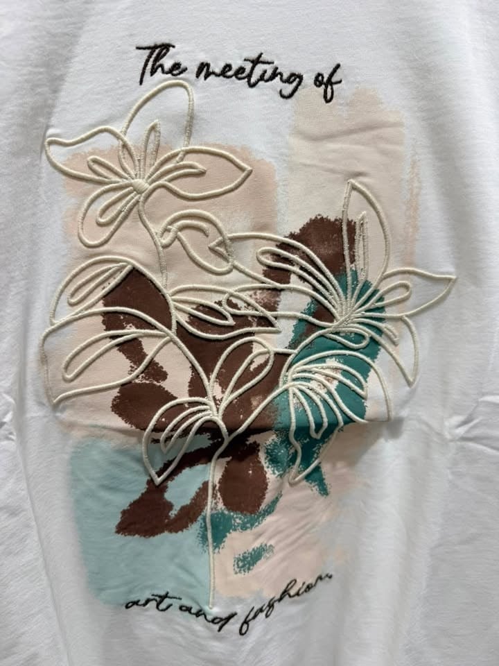 ÇİÇEK NAKIŞLI TSHIRT