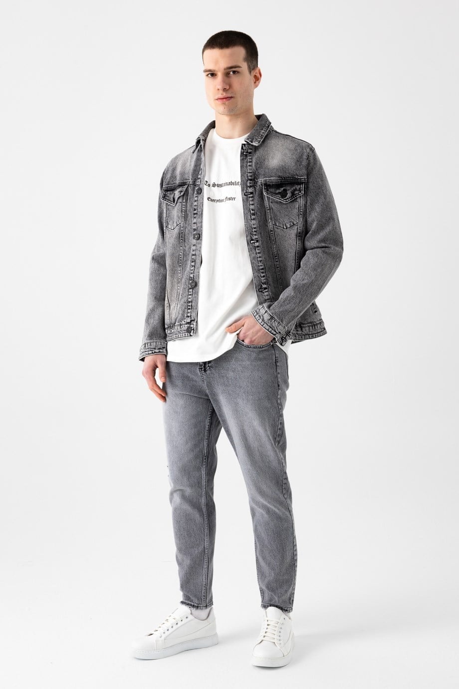 Paça Yıpratmalı Tapered Jean