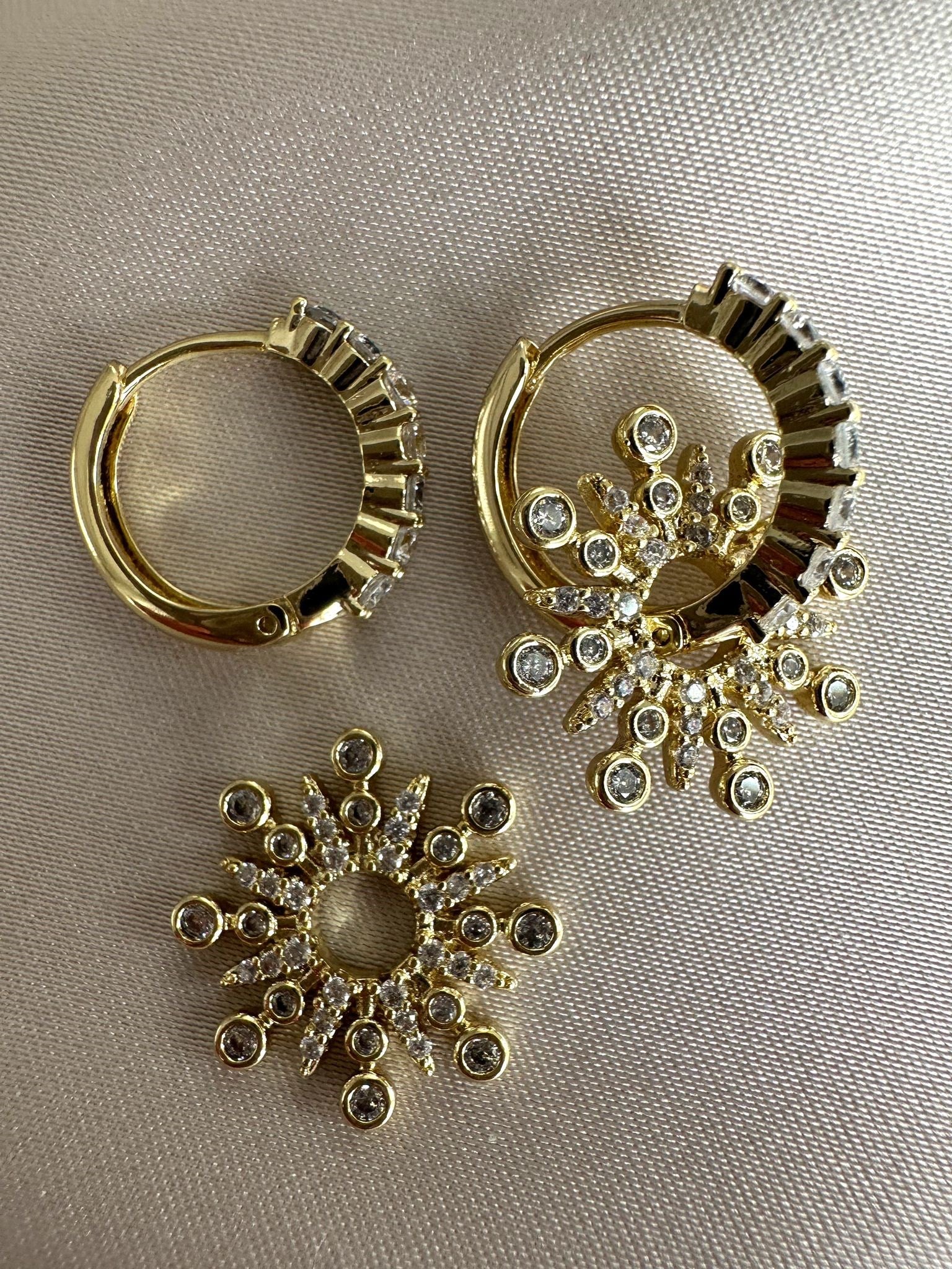 14K Özel Seri Güneş Charmlı Küpe