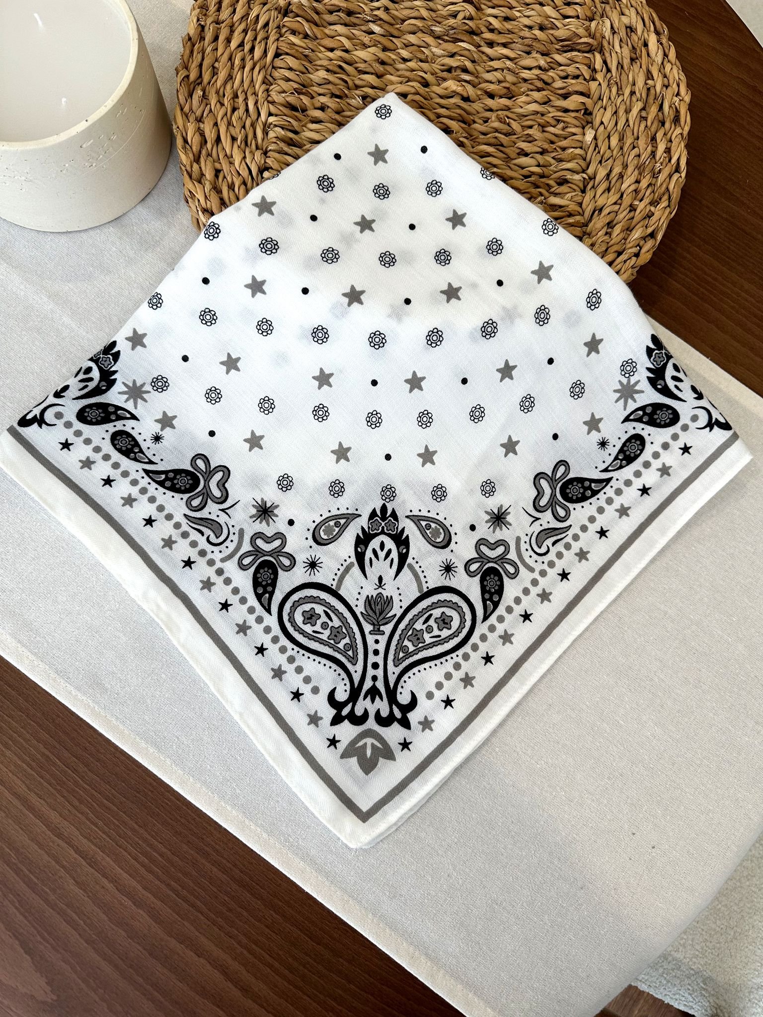 Beyaz Etnik Detay Fular 70x70