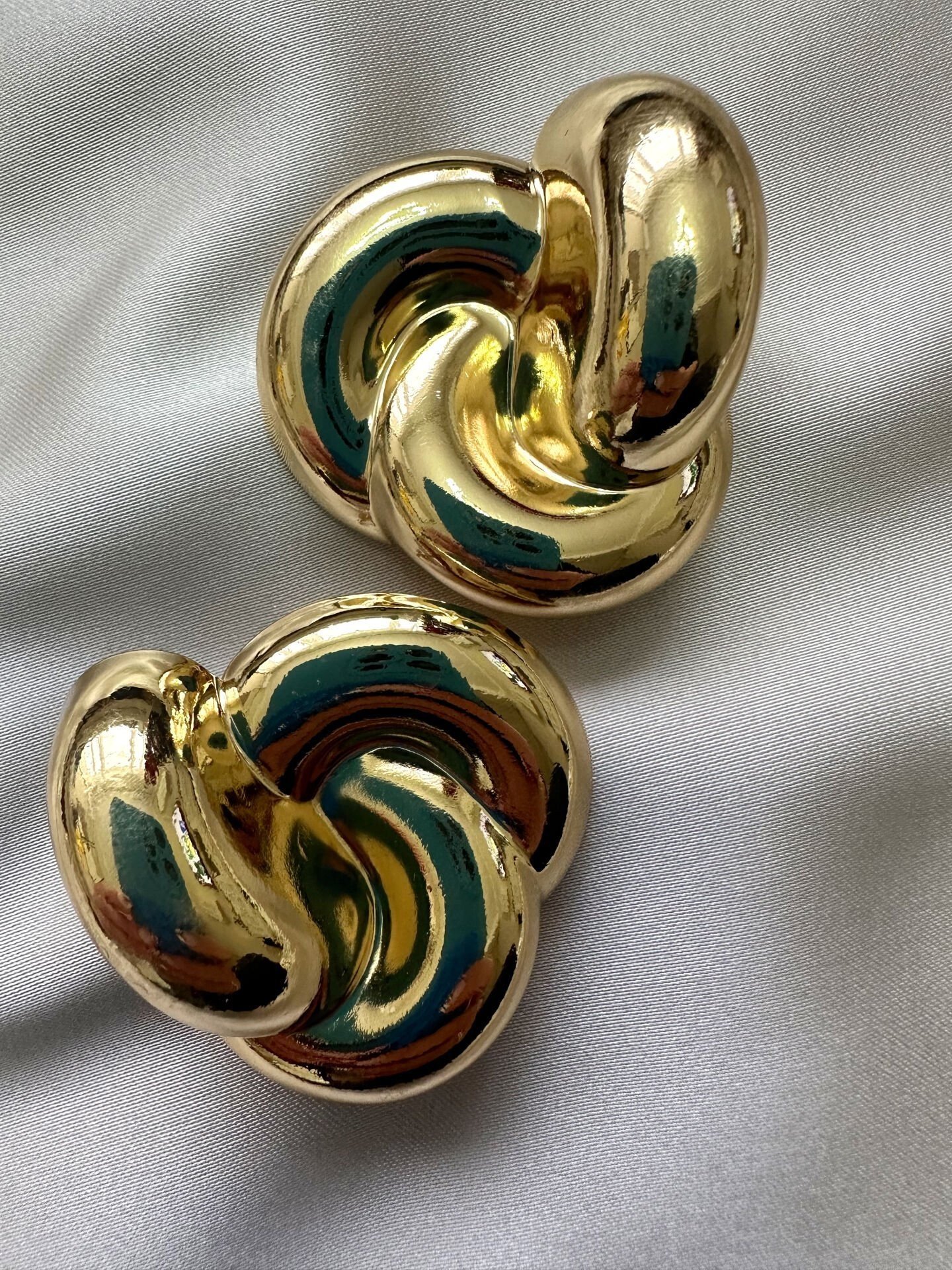 Gold Düğüm Küpe