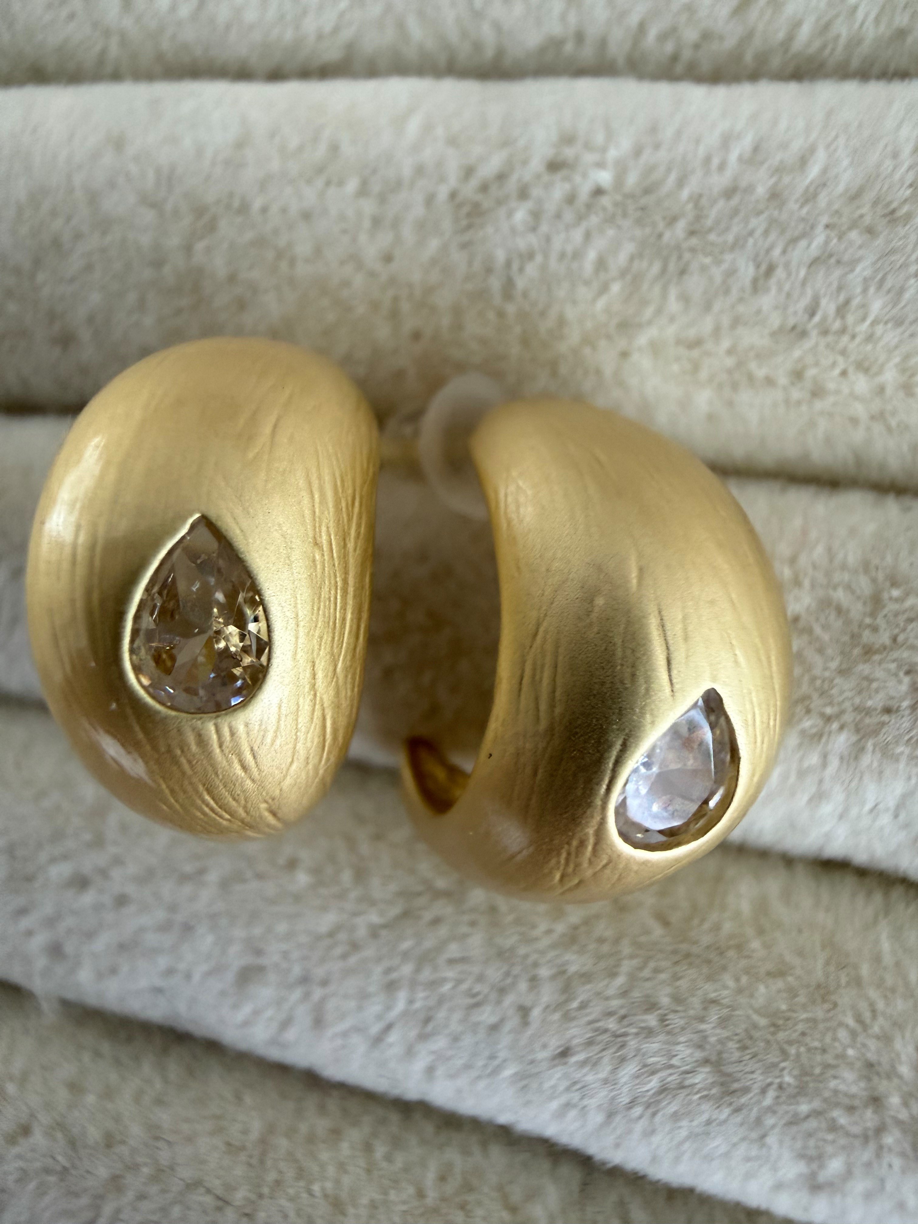Mat Damla Taşlı Küpe(Gold)