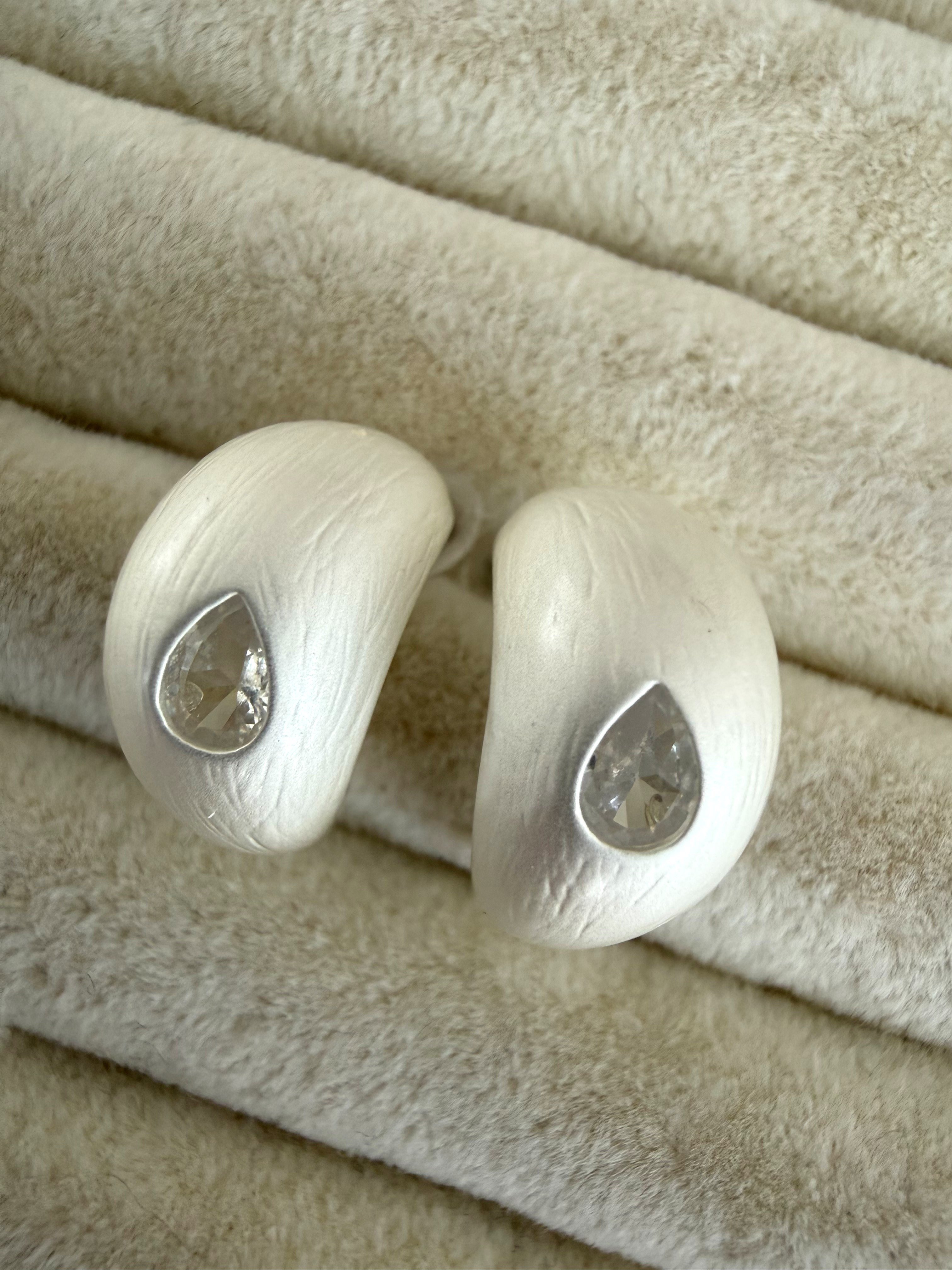 Mat Damla Taşlı Küpe(Silver)