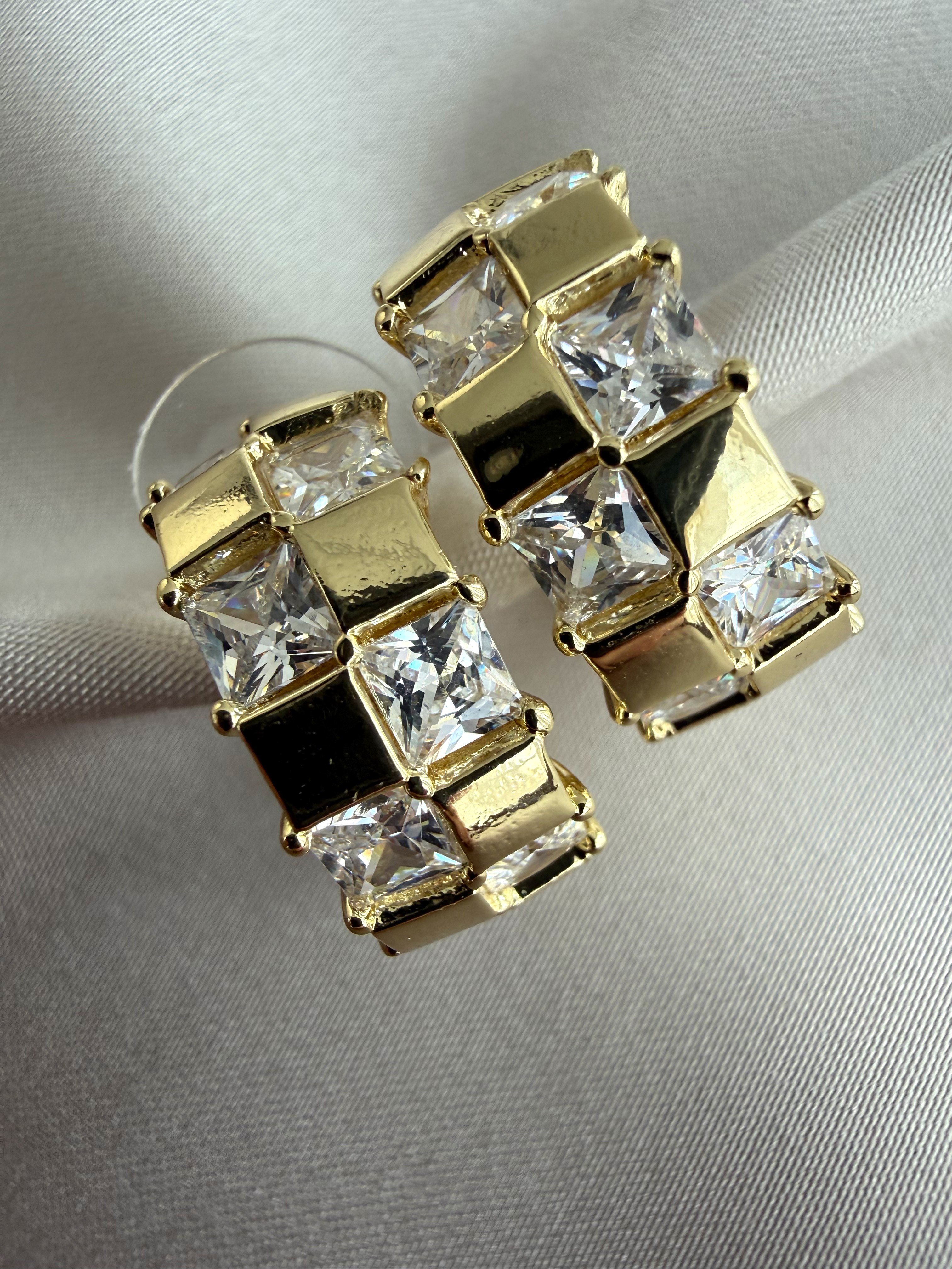 Zirkon Damalı Gold Küpe