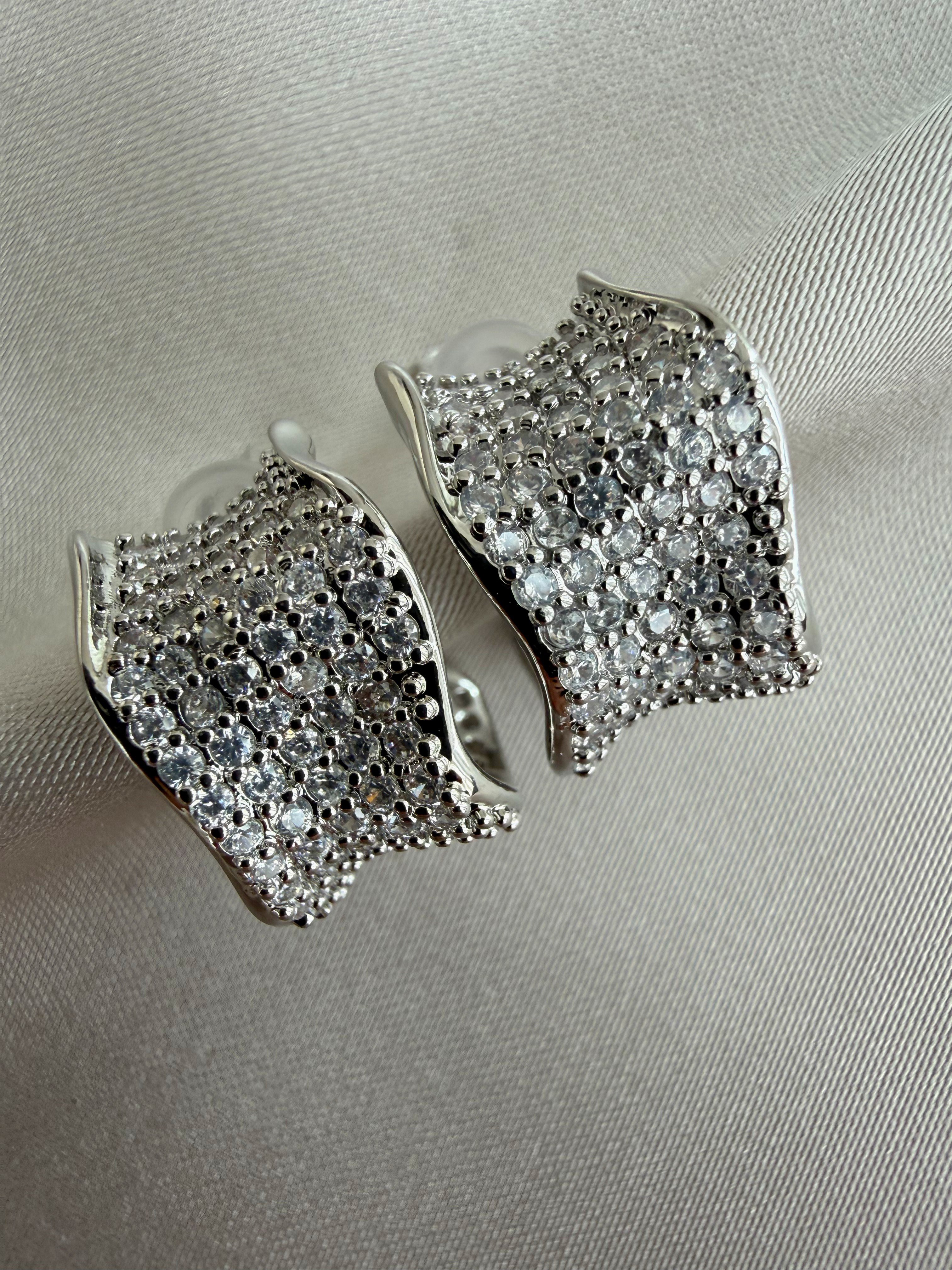Zirkon Kıvrımlı Halka Küpe(Silver)