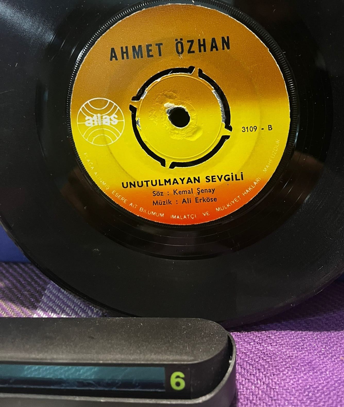 Ahmet Özhan - Kır Çiçeği / Unutulmayan Sevgili - Atlas Plak 45'lik (3109)