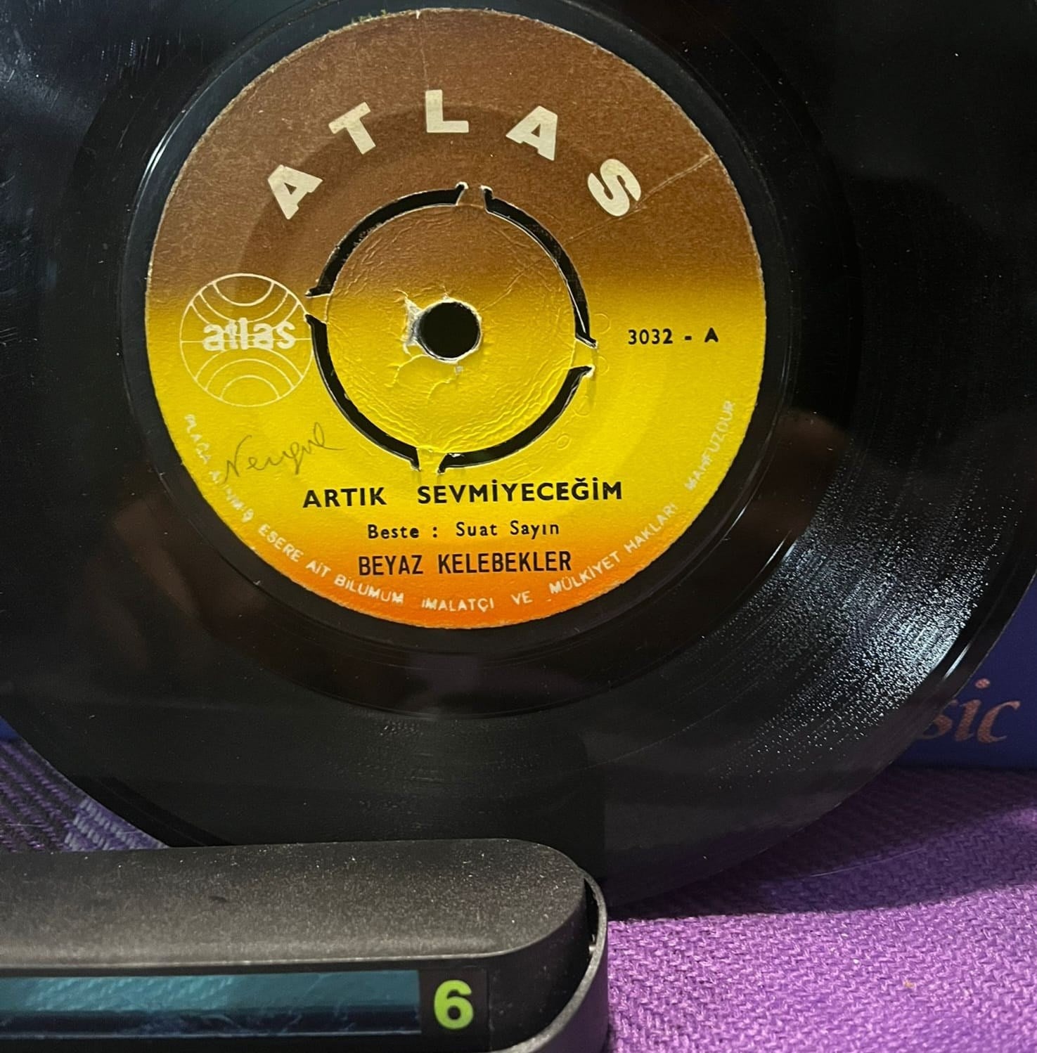 Beyaz Kelebekler - Artık Sevmiyeceğim / Bütün Aşklar Tatlı Başlar - Atlas Plak 45'lik (3032)