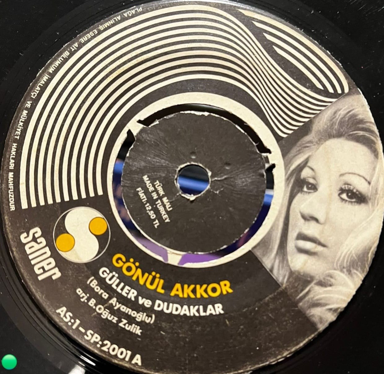 Gönül Akkor - Güller ve Dudaklar / Bilemedim (Saner Plak AS:1-SP:2001)