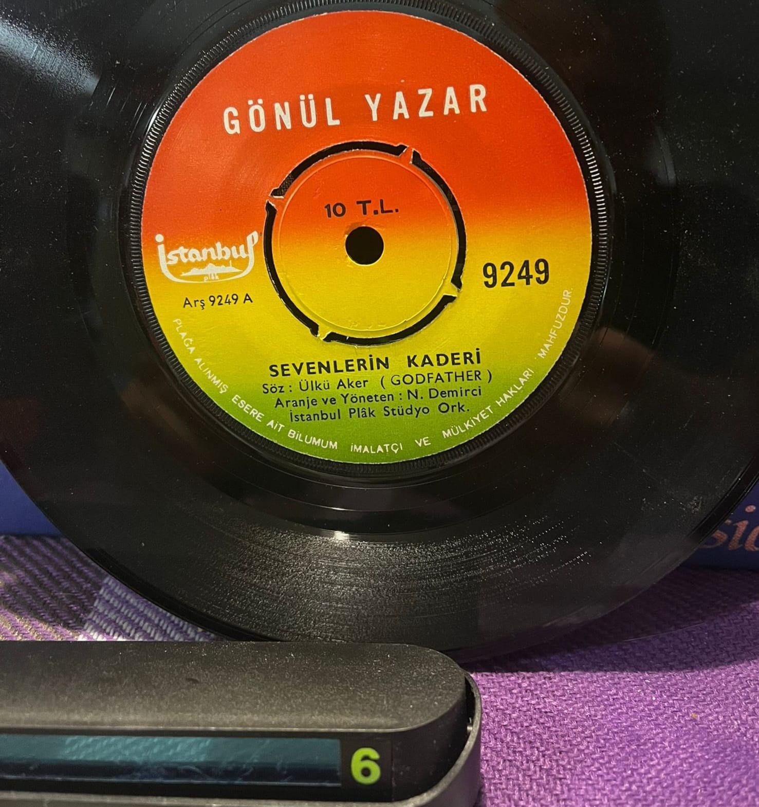 Gönül Yazar - Sevenlerin Kaderi / Lâf Aramızda - İstanbul Plak 9249 (45'lik)