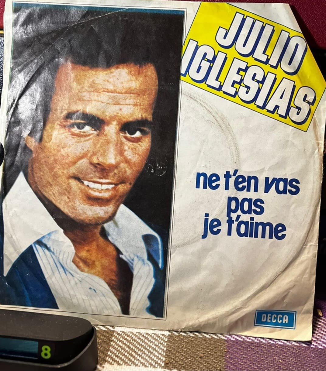 Julio Iglesias - Ne T'en Vas Pas Je T'aime / Ce N'est Rien Qu'un Au Revoir (Decca) 45'lik