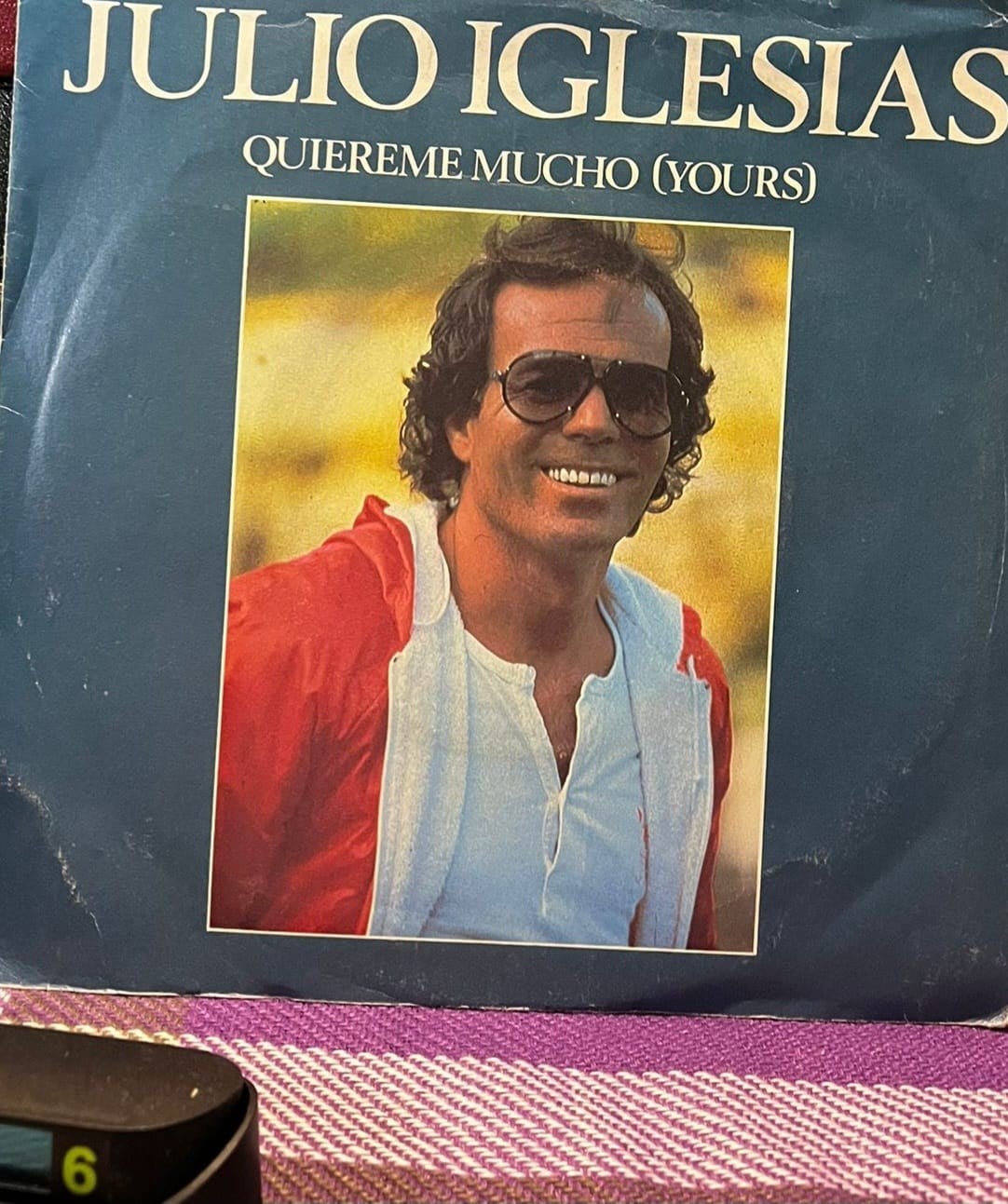 Julio Iglesias - Quiereme Mucho (Yours) / 33 Años (1981) 7
