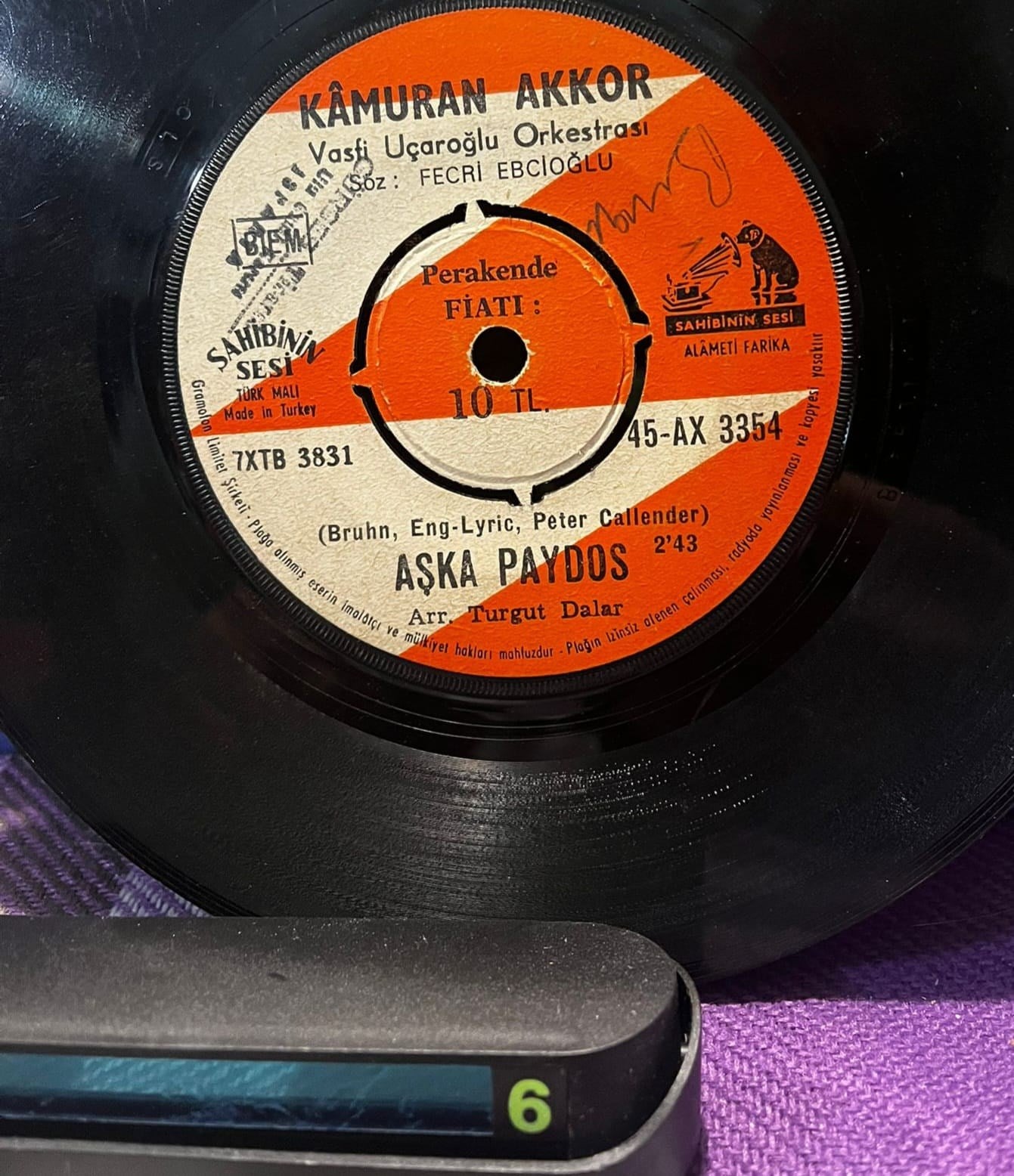Kâmuran Akkor - Aşka Paydos / Arkadaş Yok (1968) 45'lik Plak - Sahibinin Sesi